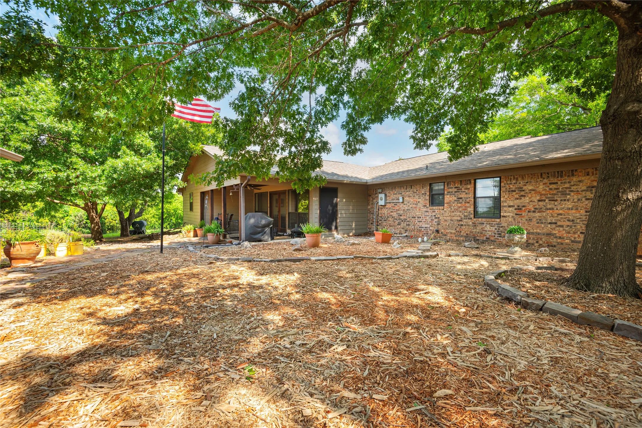 Single Family Residence For Sale in Collin County , 4142 County Road 1001, Mc Kinney, Texas 75071, 4 Bedroom, 3 Bathroom, 2 Garage spaces, 2,560 Sqft, built in 1982, mls#21263845, Real Estate Agent in Mc Kinney, Homes For Sale in Collin county, Homes For Sale in Mc Kinney, Realtor in Mc Kinney Texas, Real Estate Brokerage Independent Realty Texas, Luminita Cordes Realtor