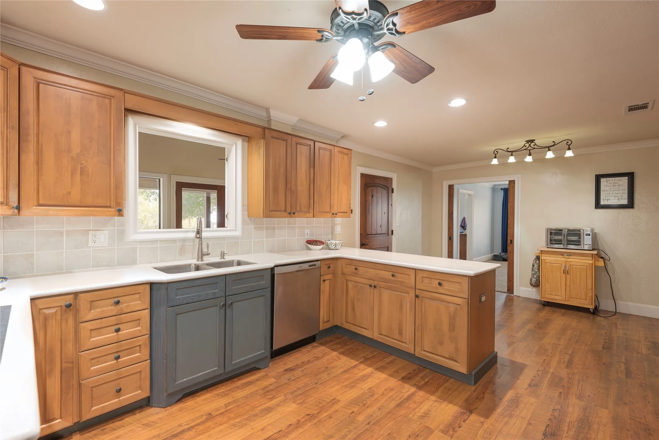 Single Family Residence For Sale in Collin County , 4142 County Road 1001, Mc Kinney, Texas 75071, 4 Bedroom, 3 Bathroom, 2 Garage spaces, 2,560 Sqft, built in 1982, mls#21263845, Real Estate Agent in Mc Kinney, Homes For Sale in Collin county, Homes For Sale in Mc Kinney, Realtor in Mc Kinney Texas, Real Estate Brokerage Independent Realty Texas, Luminita Cordes Realtor