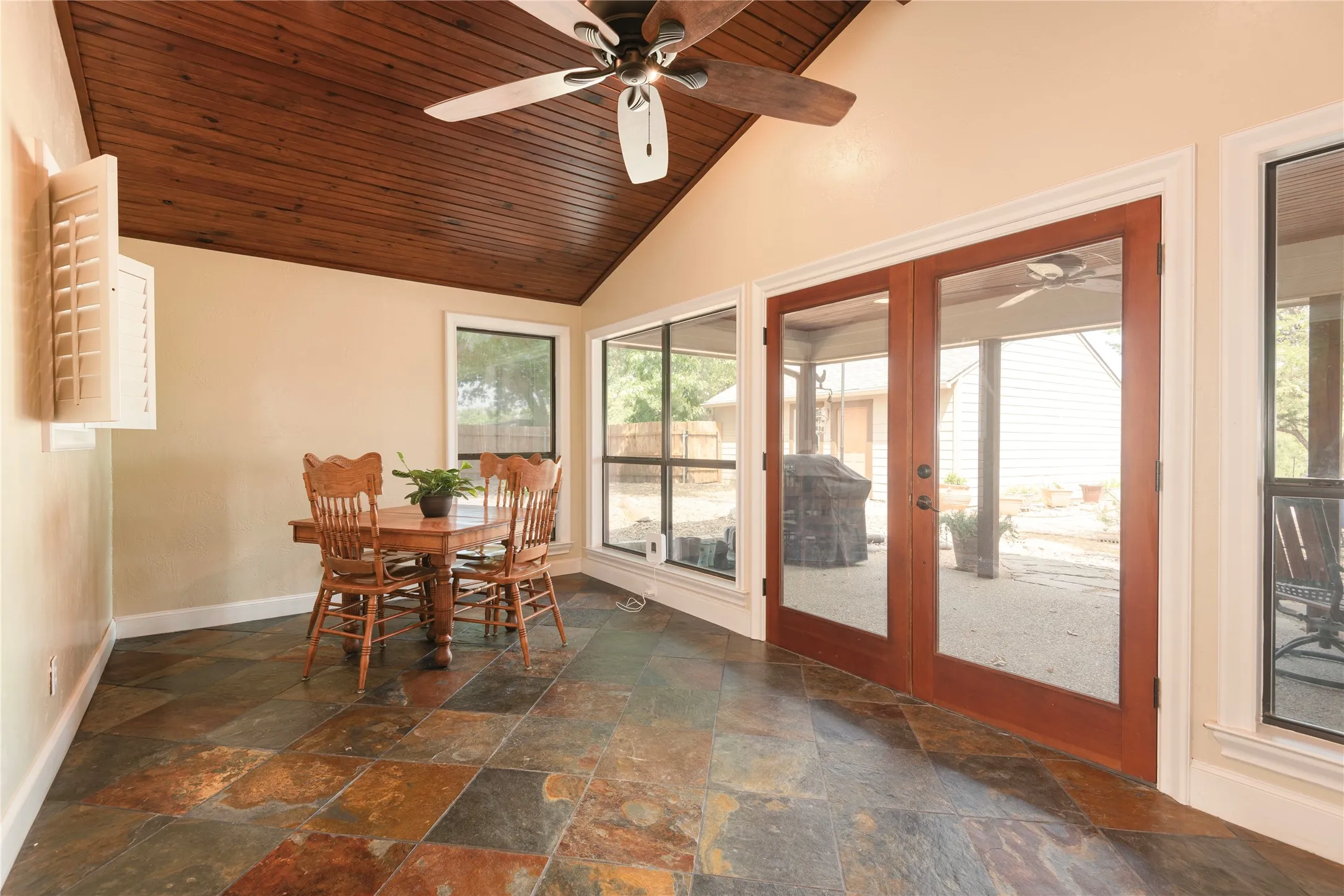 Single Family Residence For Sale in Collin County , 4142 County Road 1001, Mc Kinney, Texas 75071, 4 Bedroom, 3 Bathroom, 2 Garage spaces, 2,560 Sqft, built in 1982, mls#21263845, Real Estate Agent in Mc Kinney, Homes For Sale in Collin county, Homes For Sale in Mc Kinney, Realtor in Mc Kinney Texas, Real Estate Brokerage Independent Realty Texas, Luminita Cordes Realtor