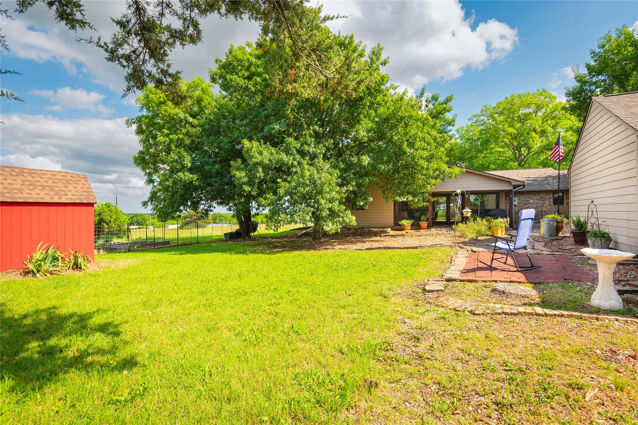 Single Family Residence For Sale in Collin County , 4142 County Road 1001, Mc Kinney, Texas 75071, 4 Bedroom, 3 Bathroom, 2 Garage spaces, 2,560 Sqft, built in 1982, mls#21263845, Real Estate Agent in Mc Kinney, Homes For Sale in Collin county, Homes For Sale in Mc Kinney, Realtor in Mc Kinney Texas, Real Estate Brokerage Independent Realty Texas, Luminita Cordes Realtor