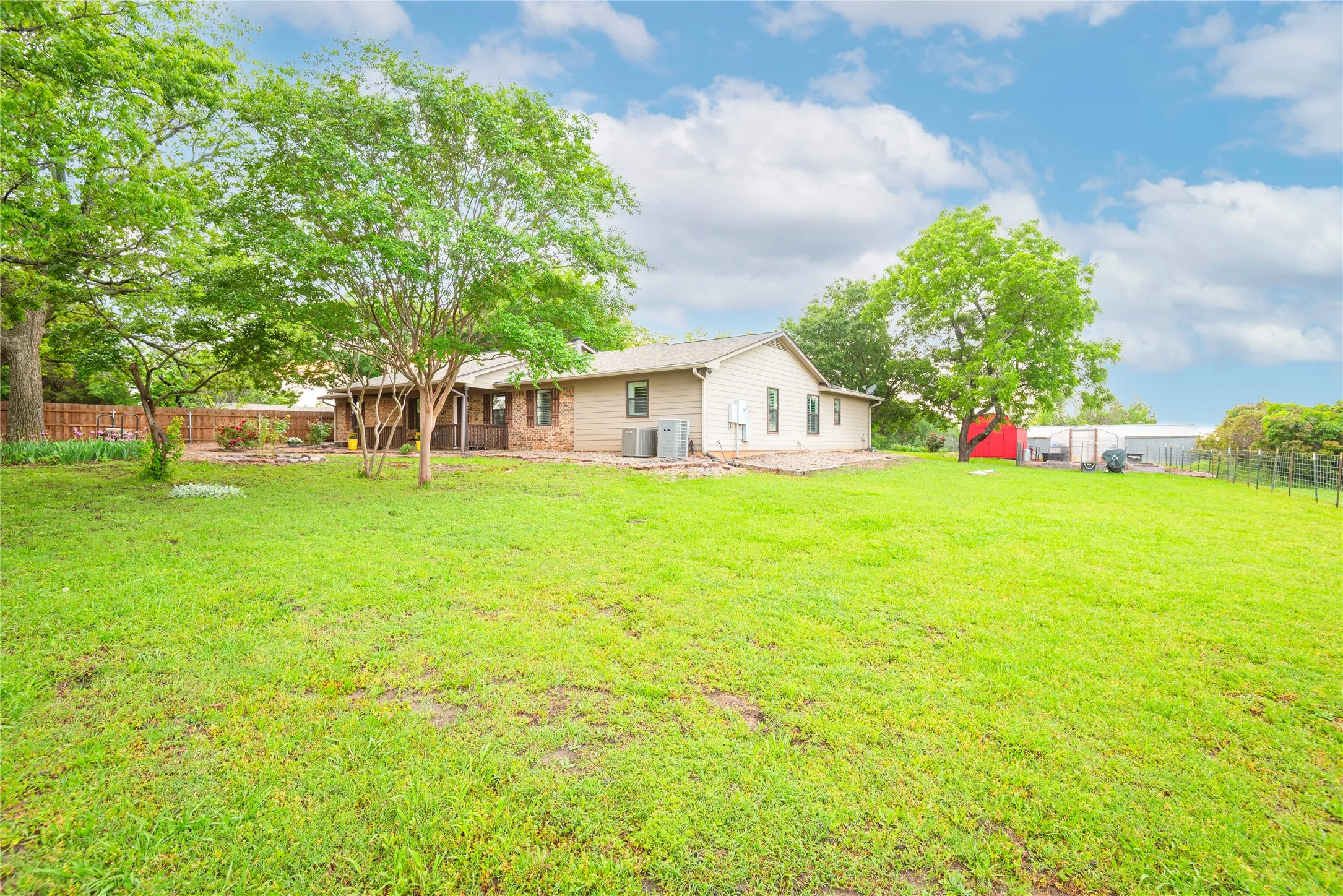 Single Family Residence For Sale in Collin County , 4142 County Road 1001, Mc Kinney, Texas 75071, 4 Bedroom, 3 Bathroom, 2 Garage spaces, 2,560 Sqft, built in 1982, mls#21263845, Real Estate Agent in Mc Kinney, Homes For Sale in Collin county, Homes For Sale in Mc Kinney, Realtor in Mc Kinney Texas, Real Estate Brokerage Independent Realty Texas, Luminita Cordes Realtor