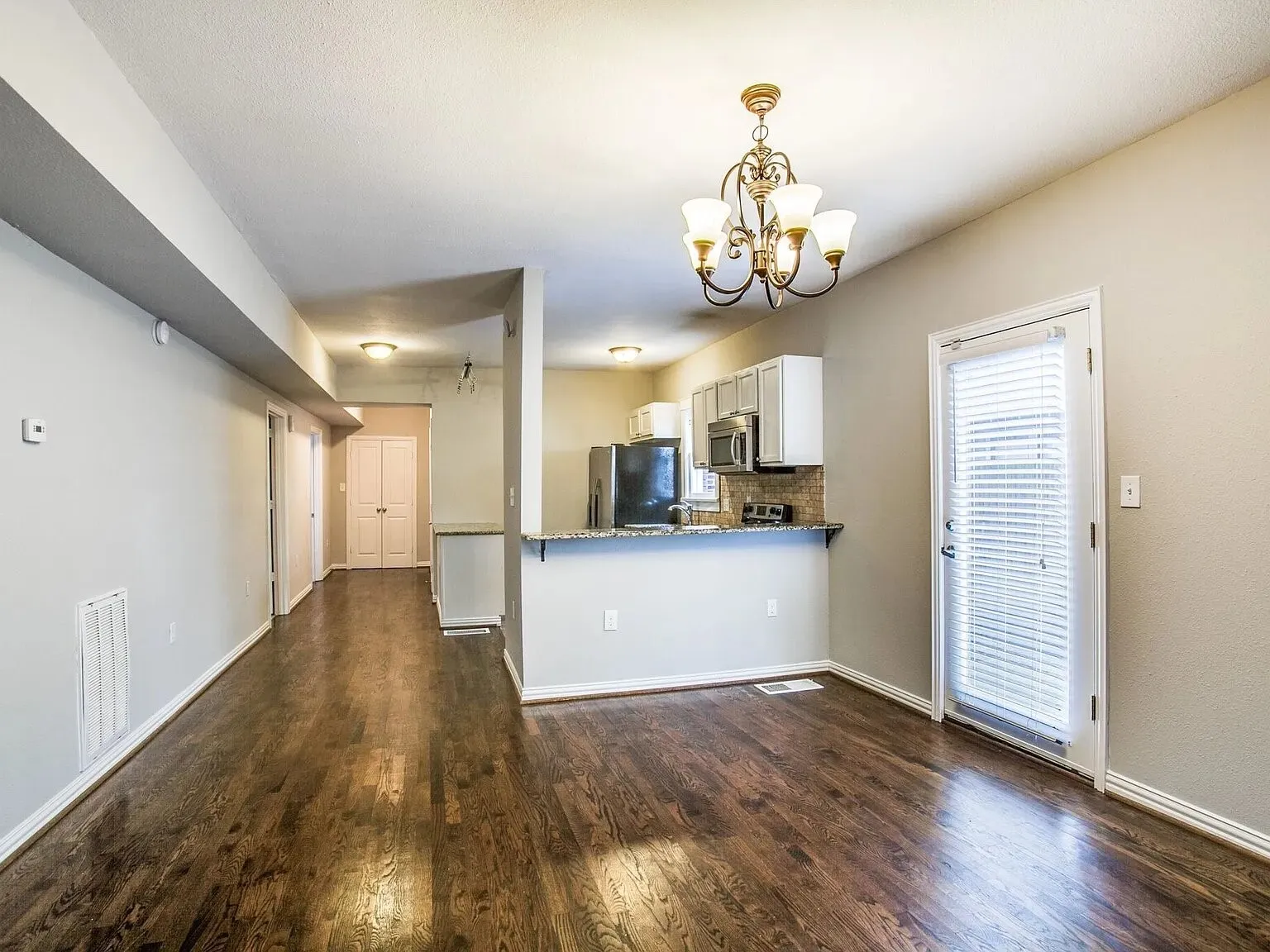 Duplex For Rent in Dallas County , 407 S Windomere Avenue B, Dallas, Texas 75208, 3 Bedroom, 2 Bathroom, Garage spaces, 1,567 Sqft, built in 1925, mls#21263853, Real Estate Agent in Dallas, Homes For Rent in Dallas county, Homes For Rent in Dallas, Realtor in Dallas Texas, Real Estate Brokerage Independent Realty Texas, Luminita Cordes Realtor