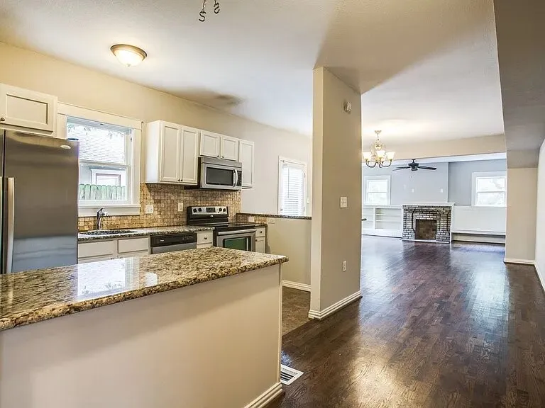 Duplex For Rent in Dallas County , 407 S Windomere Avenue B, Dallas, Texas 75208, 3 Bedroom, 2 Bathroom, Garage spaces, 1,567 Sqft, built in 1925, mls#21263853, Real Estate Agent in Dallas, Homes For Rent in Dallas county, Homes For Rent in Dallas, Realtor in Dallas Texas, Real Estate Brokerage Independent Realty Texas, Luminita Cordes Realtor