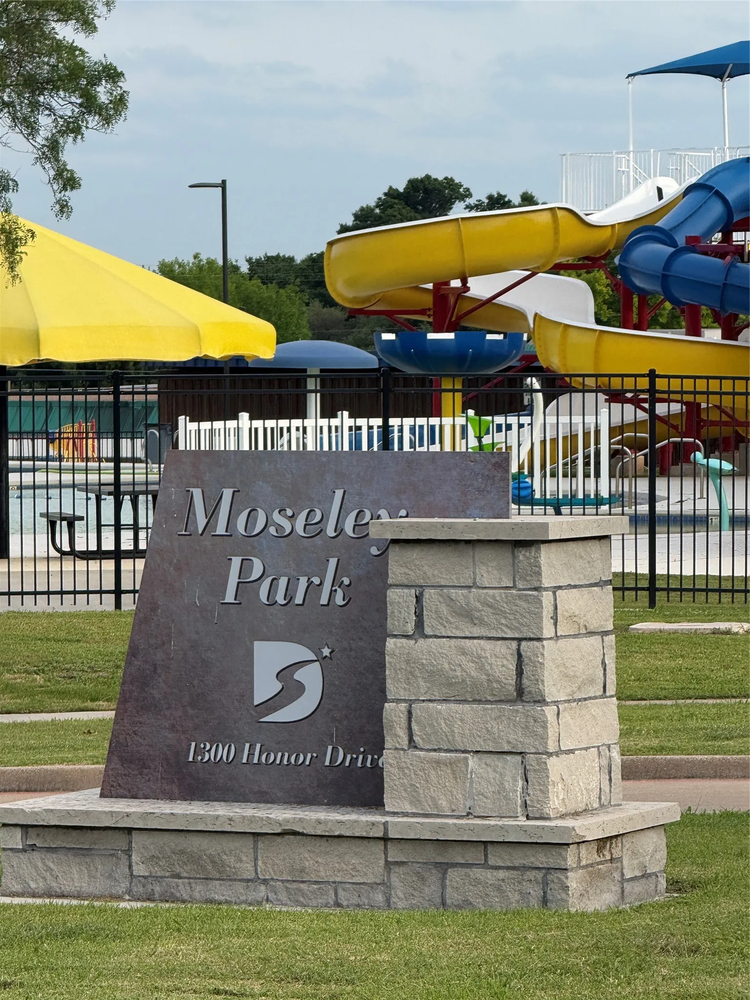 Stone monument sign featuring "Moseley Park"
