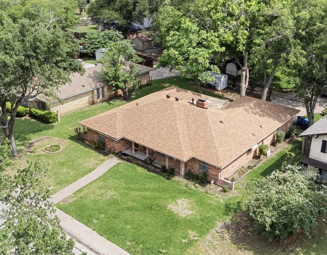Single Family Residence For Sale in Dallas County , 1209 Hanna Circle, De Soto, Texas 75115, 3 Bedroom, 3 Bathroom, 2 Garage spaces, 2,268 Sqft, built in 1972, mls#21264176, Real Estate Agent in De Soto, Homes For Sale in Dallas county, Homes For Sale in De Soto, Realtor in De Soto Texas, Real Estate Brokerage Independent Realty Texas, Luminita Cordes Realtor
