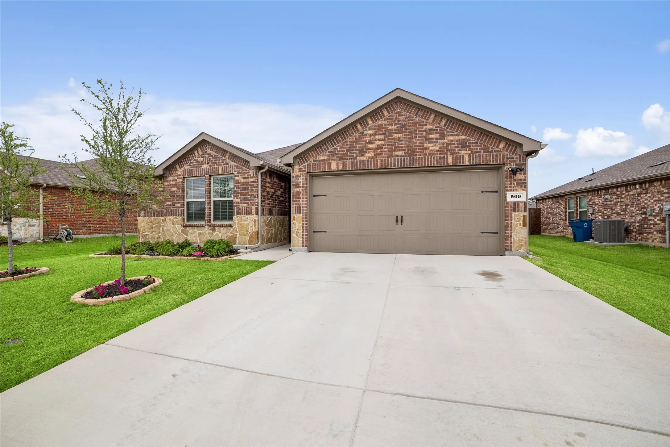 Single Family Residence For Sale in Hunt County , 509 Iris Banks Lane, Caddo Mills, Texas 75135, 3 Bedroom, 2 Bathroom, 2 Garage spaces, 1,473 Sqft, built in 2024, mls#21256748, Real Estate Agent in Caddo Mills, Homes For Sale in Hunt county, Homes For Sale in Caddo Mills, Realtor in Caddo Mills Texas, Real Estate Brokerage Independent Realty Texas, Luminita Cordes Realtor