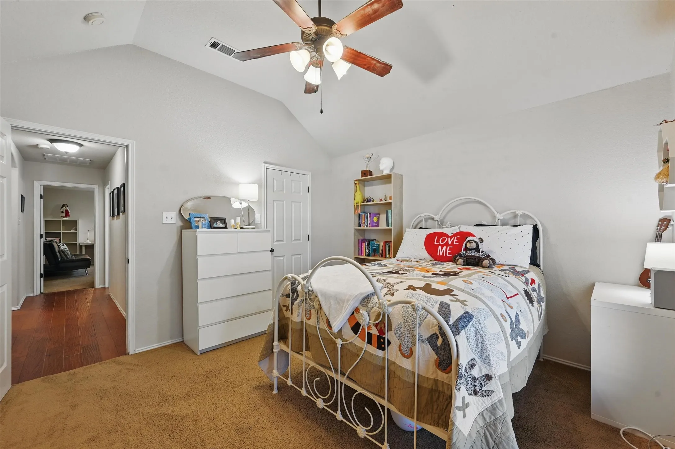 Single Family Residence For Sale in Johnson County , 931 White Marlin Drive, Burleson, Texas 76028, 4 Bedroom, 3 Bathroom, 3 Garage spaces, 2,376 Sqft, built in 2008, mls#21263932, Real Estate Agent in Burleson, Homes For Sale in Johnson county, Homes For Sale in Burleson, Realtor in Burleson Texas, Real Estate Brokerage Independent Realty Texas, Luminita Cordes Realtor