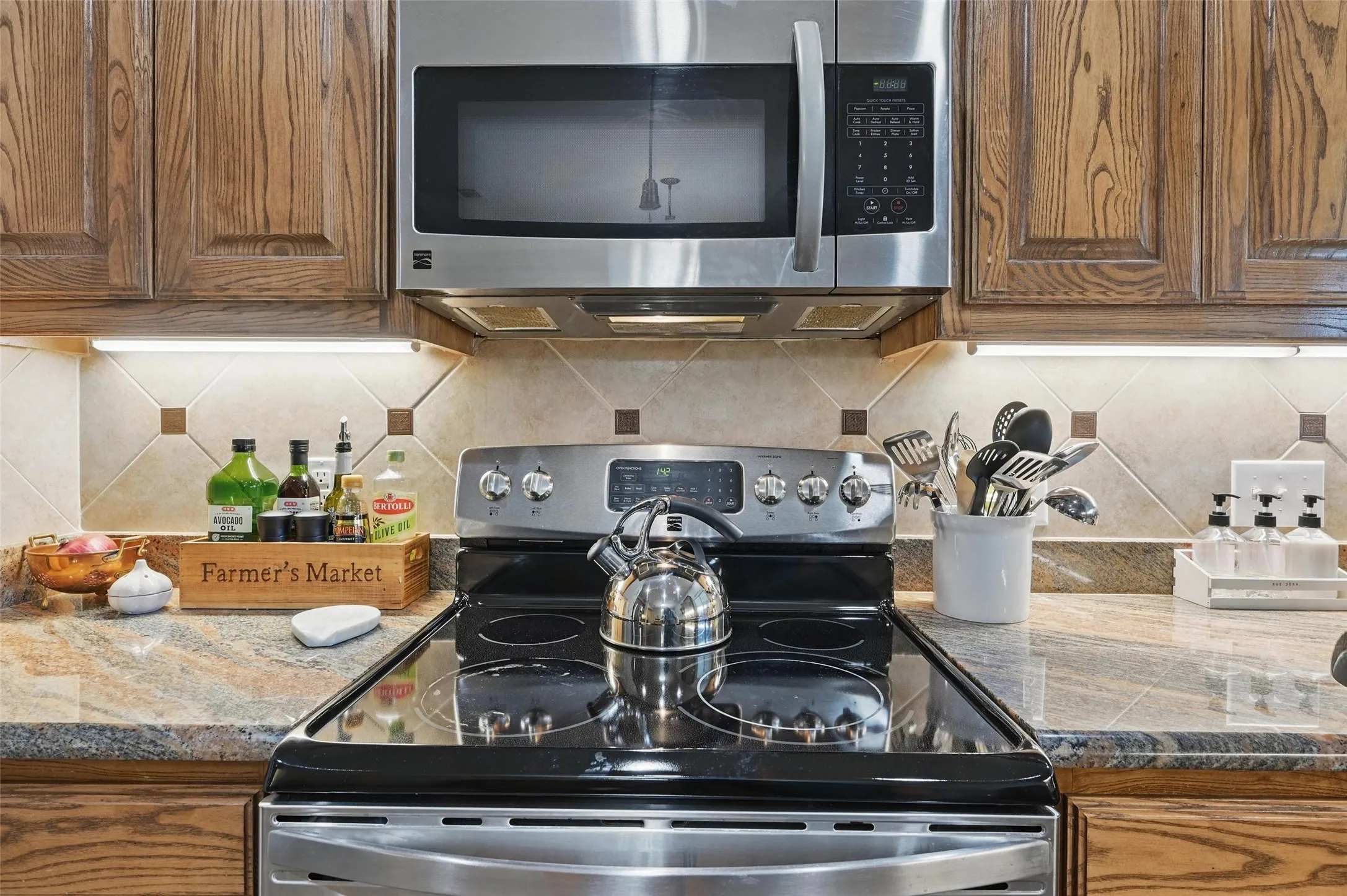 Single Family Residence For Sale in Johnson County , 931 White Marlin Drive, Burleson, Texas 76028, 4 Bedroom, 3 Bathroom, 3 Garage spaces, 2,376 Sqft, built in 2008, mls#21263932, Real Estate Agent in Burleson, Homes For Sale in Johnson county, Homes For Sale in Burleson, Realtor in Burleson Texas, Real Estate Brokerage Independent Realty Texas, Luminita Cordes Realtor