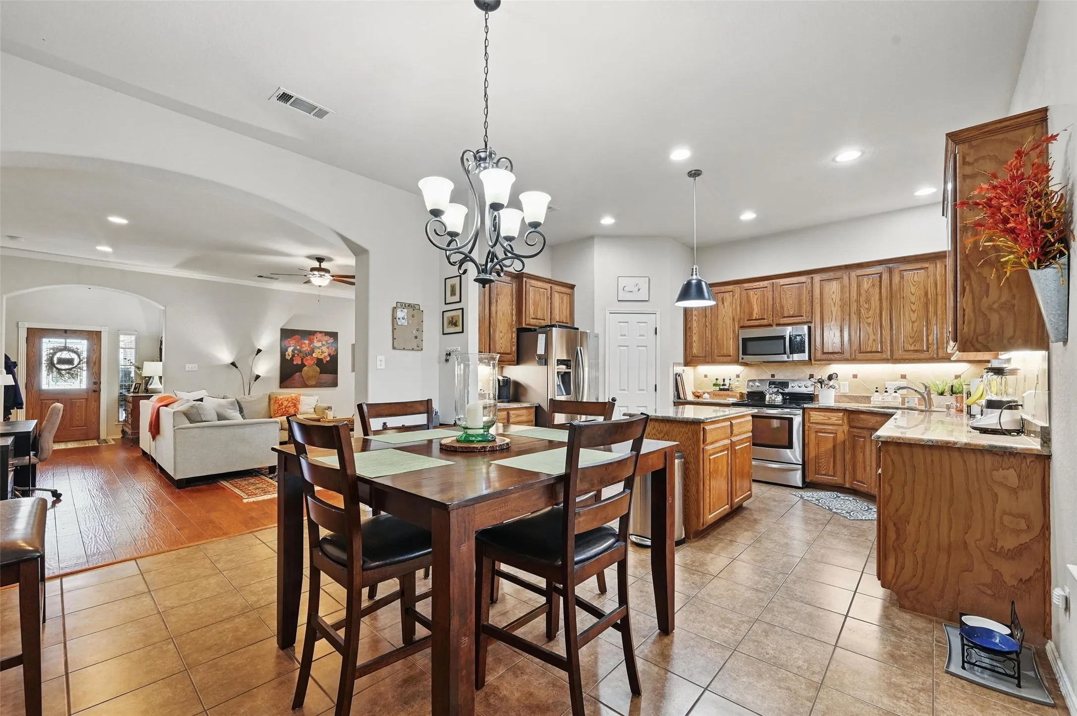 Single Family Residence For Sale in Johnson County , 931 White Marlin Drive, Burleson, Texas 76028, 4 Bedroom, 3 Bathroom, 3 Garage spaces, 2,376 Sqft, built in 2008, mls#21263932, Real Estate Agent in Burleson, Homes For Sale in Johnson county, Homes For Sale in Burleson, Realtor in Burleson Texas, Real Estate Brokerage Independent Realty Texas, Luminita Cordes Realtor
