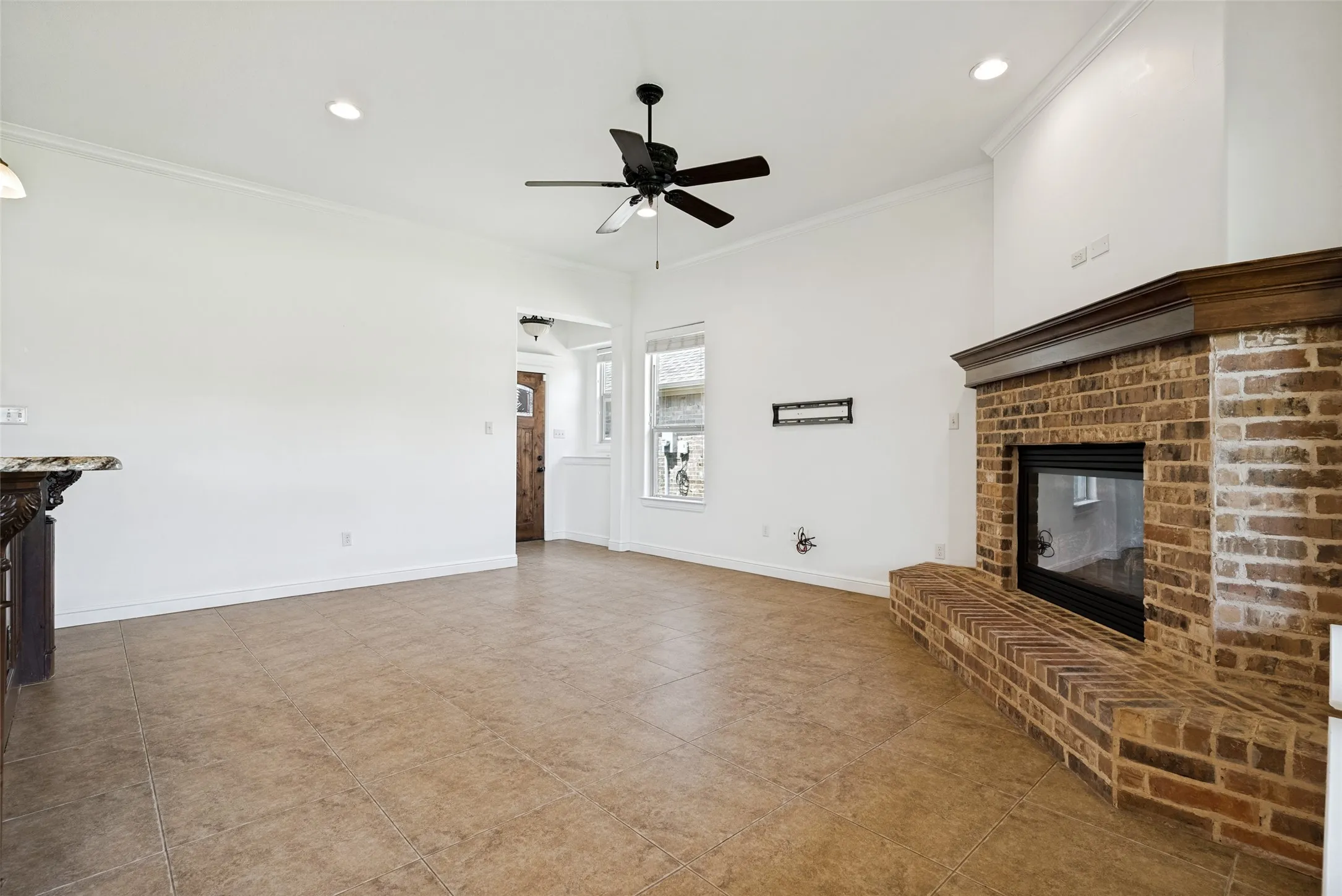 Single Family Residence For Sale in Hood County , 204 Captains Court, Granbury, Texas 76049, 3 Bedrooms, 2 Bathrooms, 2 Garage spaces, 1,696 Sqft, built in 2012, Price $349,000, mls#21259413, Real Estate Agent in Granbury, Homes For Sale in Hood county, Homes For Sale in Granbury, Realtor in Granbury Texas, Real Estate Brokerage Independent Realty Texas, Luminita Cordes Realtor