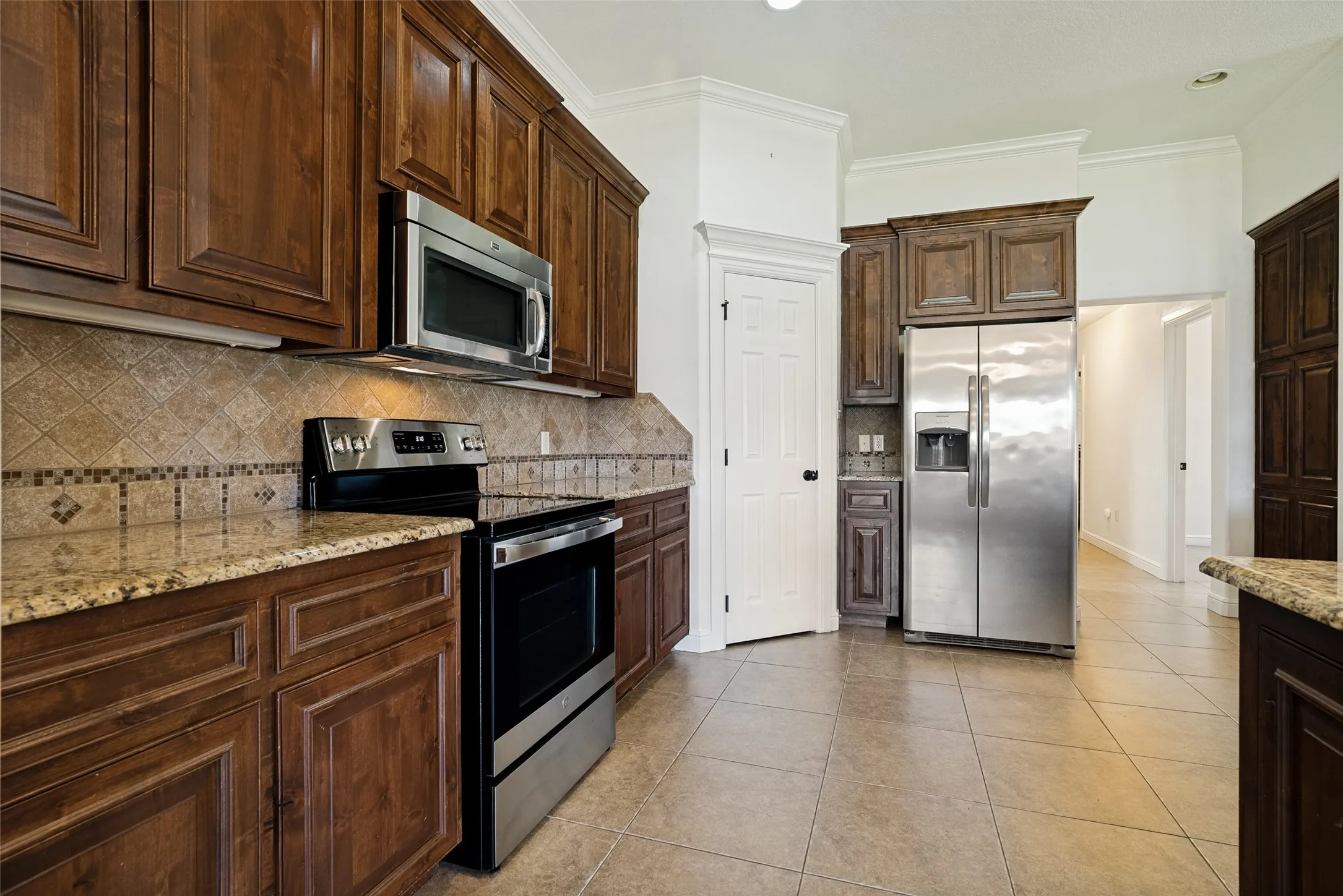 Single Family Residence For Sale in Hood County , 204 Captains Court, Granbury, Texas 76049, 3 Bedrooms, 2 Bathrooms, 2 Garage spaces, 1,696 Sqft, built in 2012, Price $349,000, mls#21259413, Real Estate Agent in Granbury, Homes For Sale in Hood county, Homes For Sale in Granbury, Realtor in Granbury Texas, Real Estate Brokerage Independent Realty Texas, Luminita Cordes Realtor