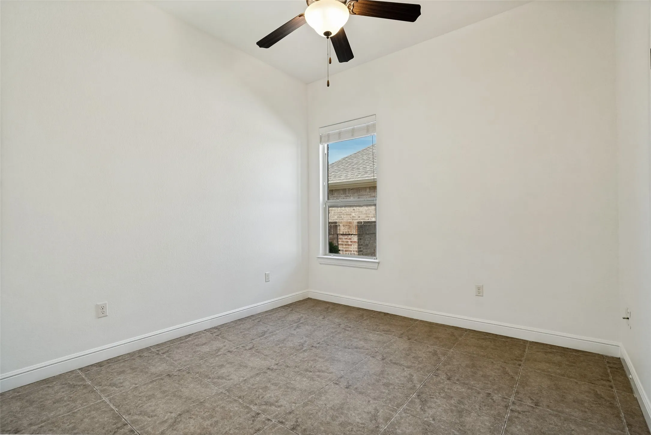 Single Family Residence For Sale in Hood County , 204 Captains Court, Granbury, Texas 76049, 3 Bedrooms, 2 Bathrooms, 2 Garage spaces, 1,696 Sqft, built in 2012, Price $349,000, mls#21259413, Real Estate Agent in Granbury, Homes For Sale in Hood county, Homes For Sale in Granbury, Realtor in Granbury Texas, Real Estate Brokerage Independent Realty Texas, Luminita Cordes Realtor