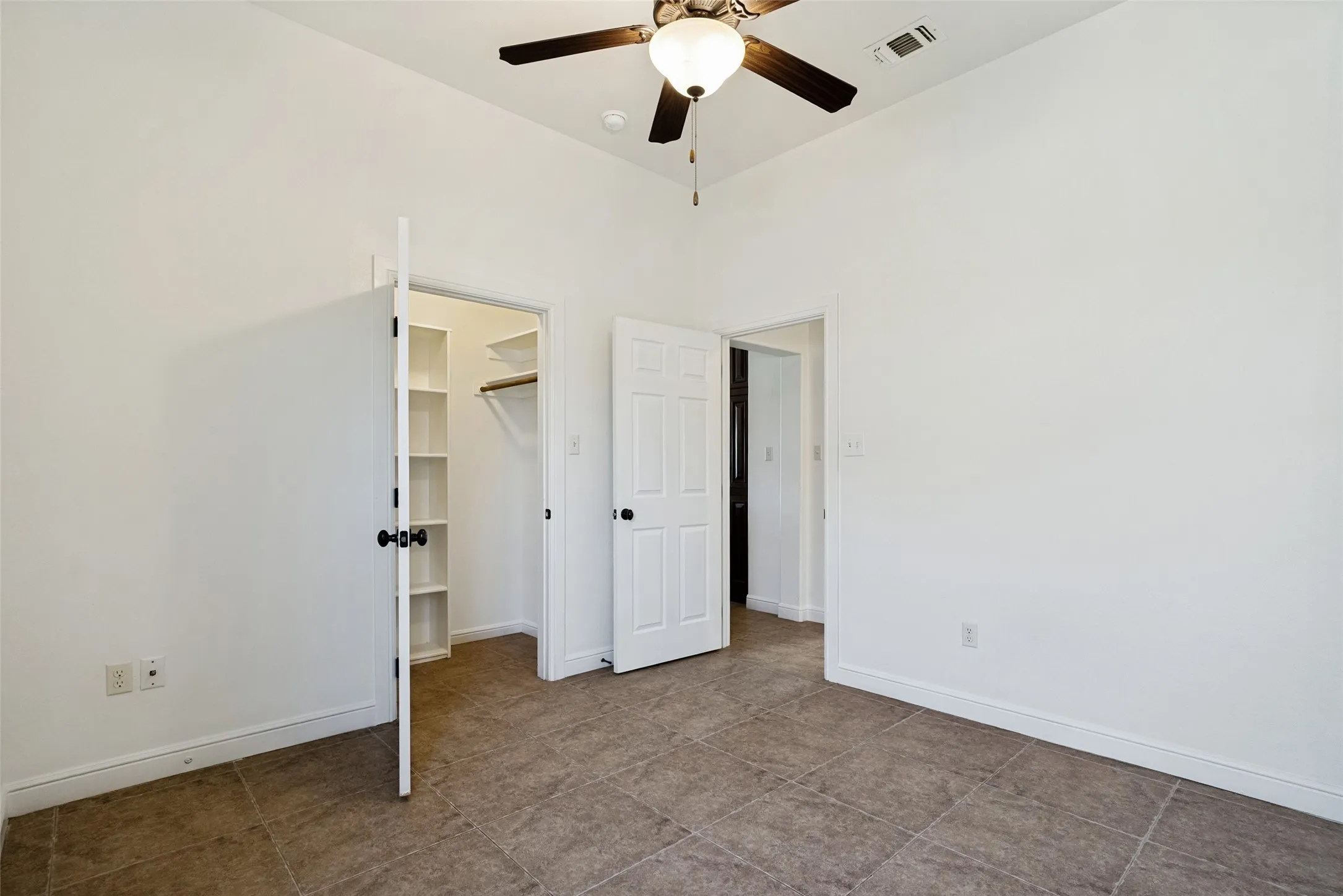 Single Family Residence For Sale in Hood County , 204 Captains Court, Granbury, Texas 76049, 3 Bedrooms, 2 Bathrooms, 2 Garage spaces, 1,696 Sqft, built in 2012, Price $349,000, mls#21259413, Real Estate Agent in Granbury, Homes For Sale in Hood county, Homes For Sale in Granbury, Realtor in Granbury Texas, Real Estate Brokerage Independent Realty Texas, Luminita Cordes Realtor