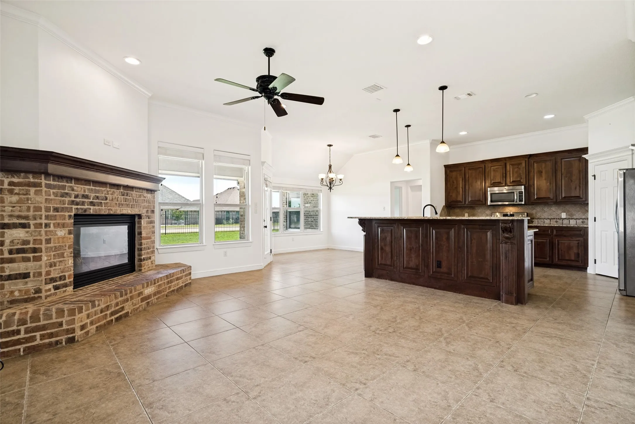 Single Family Residence For Sale in Hood County , 204 Captains Court, Granbury, Texas 76049, 3 Bedrooms, 2 Bathrooms, 2 Garage spaces, 1,696 Sqft, built in 2012, Price $349,000, mls#21259413, Real Estate Agent in Granbury, Homes For Sale in Hood county, Homes For Sale in Granbury, Realtor in Granbury Texas, Real Estate Brokerage Independent Realty Texas, Luminita Cordes Realtor