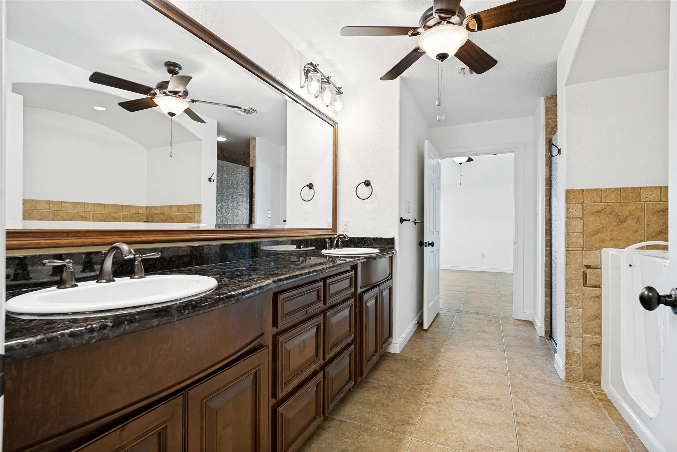 Single Family Residence For Sale in Hood County , 204 Captains Court, Granbury, Texas 76049, 3 Bedrooms, 2 Bathrooms, 2 Garage spaces, 1,696 Sqft, built in 2012, Price $349,000, mls#21259413, Real Estate Agent in Granbury, Homes For Sale in Hood county, Homes For Sale in Granbury, Realtor in Granbury Texas, Real Estate Brokerage Independent Realty Texas, Luminita Cordes Realtor