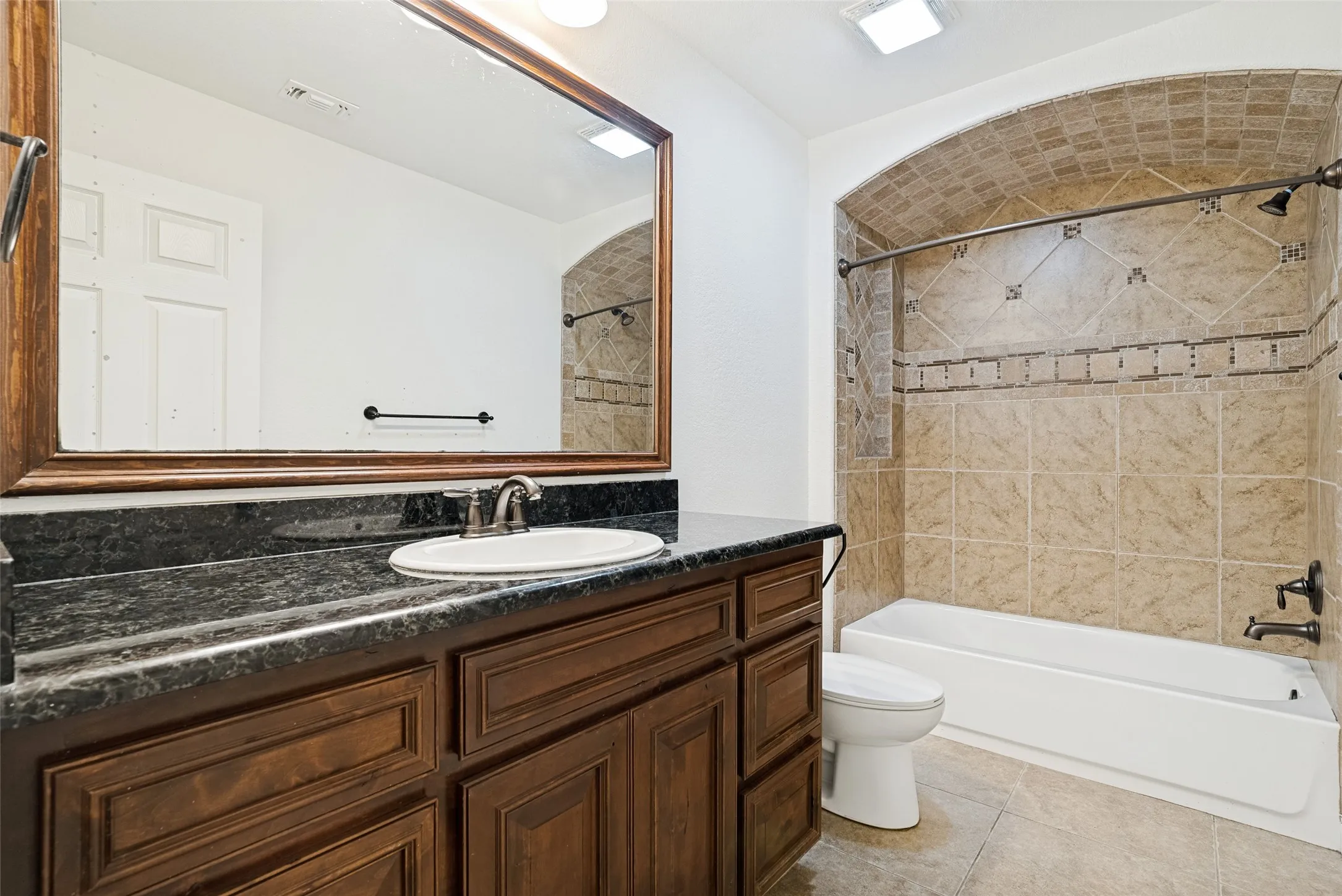Single Family Residence For Sale in Hood County , 204 Captains Court, Granbury, Texas 76049, 3 Bedrooms, 2 Bathrooms, 2 Garage spaces, 1,696 Sqft, built in 2012, Price $349,000, mls#21259413, Real Estate Agent in Granbury, Homes For Sale in Hood county, Homes For Sale in Granbury, Realtor in Granbury Texas, Real Estate Brokerage Independent Realty Texas, Luminita Cordes Realtor
