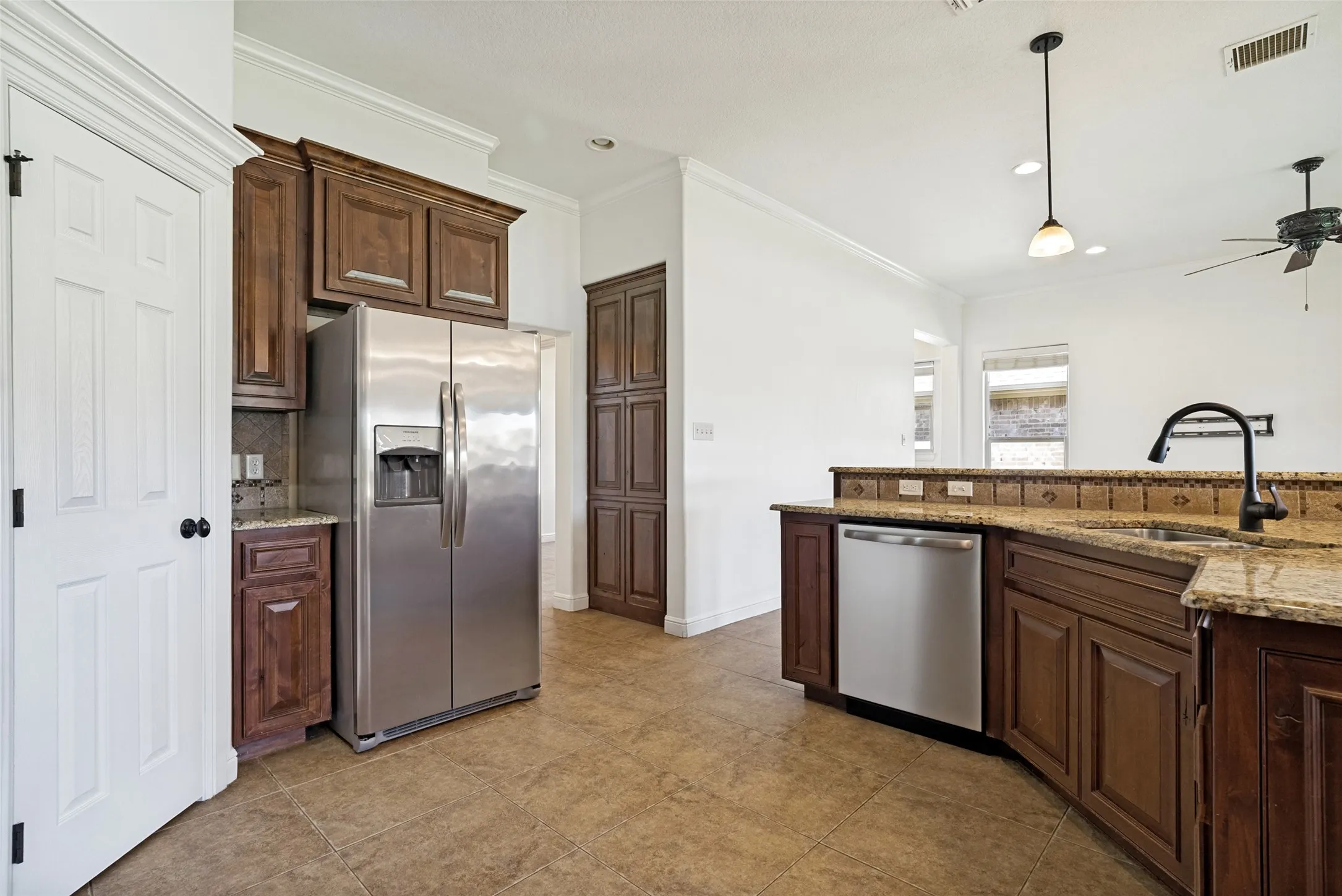 Single Family Residence For Sale in Hood County , 204 Captains Court, Granbury, Texas 76049, 3 Bedrooms, 2 Bathrooms, 2 Garage spaces, 1,696 Sqft, built in 2012, Price $349,000, mls#21259413, Real Estate Agent in Granbury, Homes For Sale in Hood county, Homes For Sale in Granbury, Realtor in Granbury Texas, Real Estate Brokerage Independent Realty Texas, Luminita Cordes Realtor