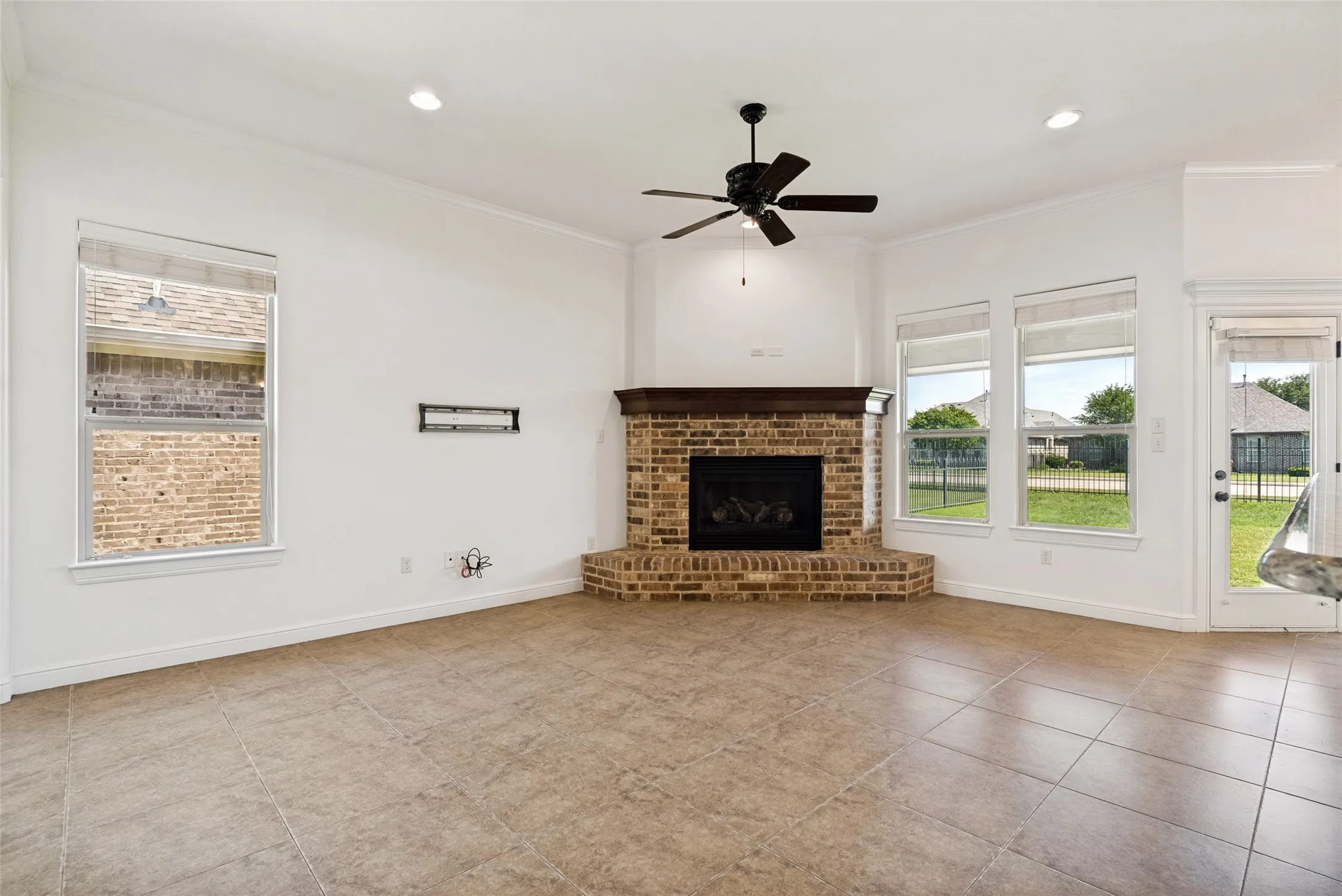 Single Family Residence For Sale in Hood County , 204 Captains Court, Granbury, Texas 76049, 3 Bedrooms, 2 Bathrooms, 2 Garage spaces, 1,696 Sqft, built in 2012, Price $349,000, mls#21259413, Real Estate Agent in Granbury, Homes For Sale in Hood county, Homes For Sale in Granbury, Realtor in Granbury Texas, Real Estate Brokerage Independent Realty Texas, Luminita Cordes Realtor