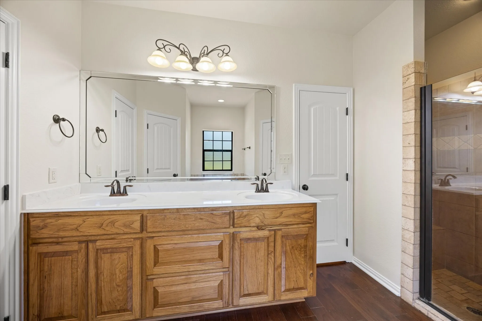 Neutral paint color throughout