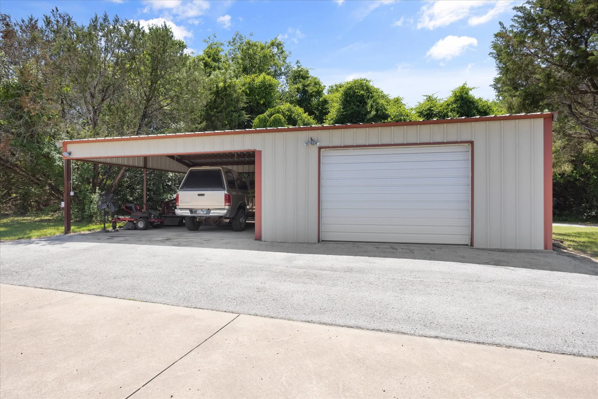 Metal workshop with carport