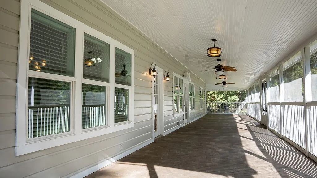Farm For Sale in Fannin County , 213 County Road 2320, Telephone, Texas 75488, 3 Bedroom, 2 Bathroom, 1 Garage spaces, 2,122 Sqft, built in 1950, mls#21262981, Real Estate Agent in Telephone, Homes For Sale in Fannin county, Homes For Sale in Telephone, Realtor in Telephone Texas, Real Estate Brokerage Independent Realty Texas, Luminita Cordes Realtor