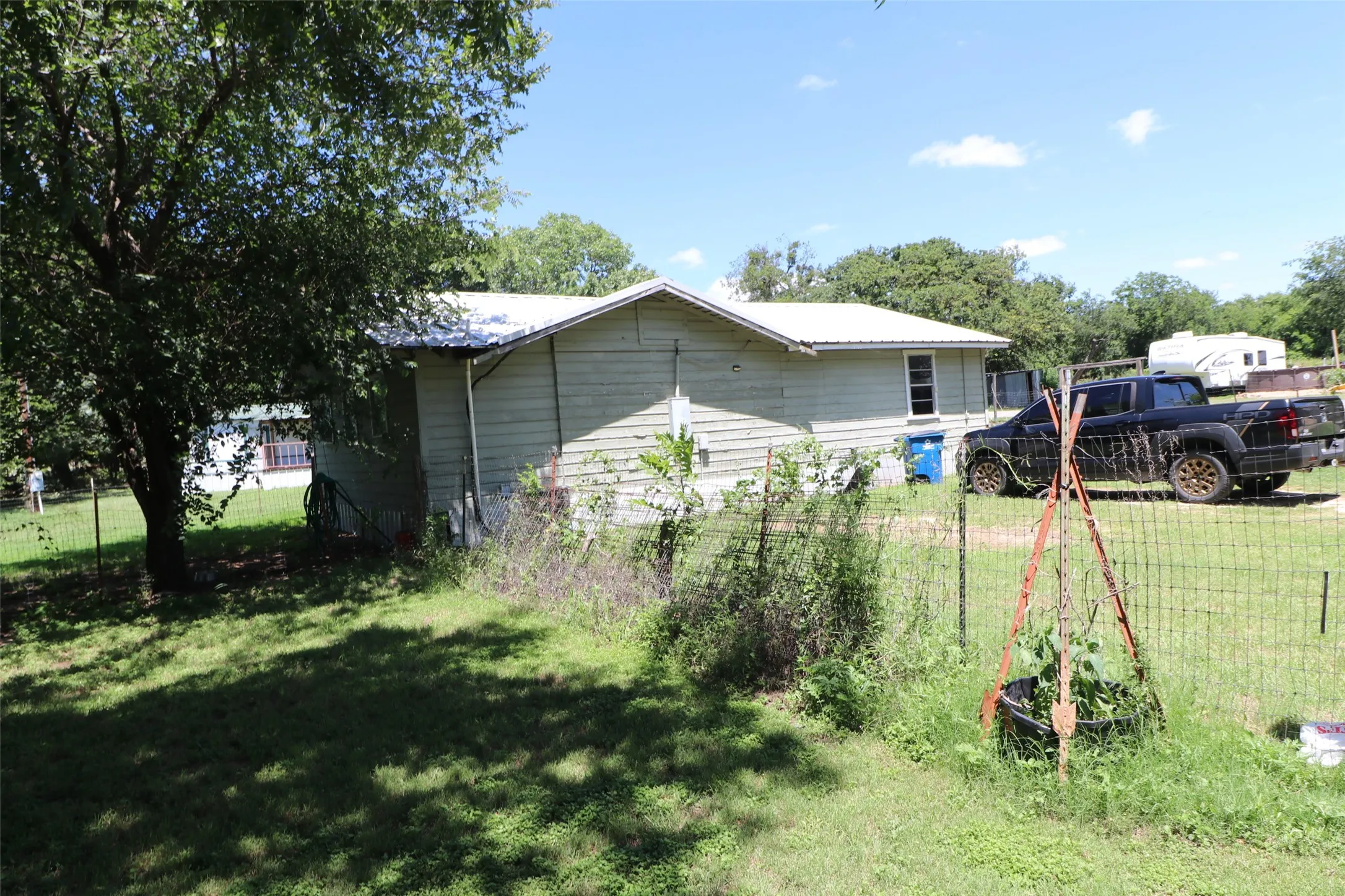 Mobile Home For Sale in Erath County , 5209 US Highway 67, Stephenville, Texas 76401, 3 Bedroom, 2 Bathroom, Garage spaces, 2,292 Sqft, built in 1945, mls#21258511, Real Estate Agent in Stephenville, Homes For Sale in Erath county, Homes For Sale in Stephenville, Realtor in Stephenville Texas, Real Estate Brokerage Independent Realty Texas, Luminita Cordes Realtor