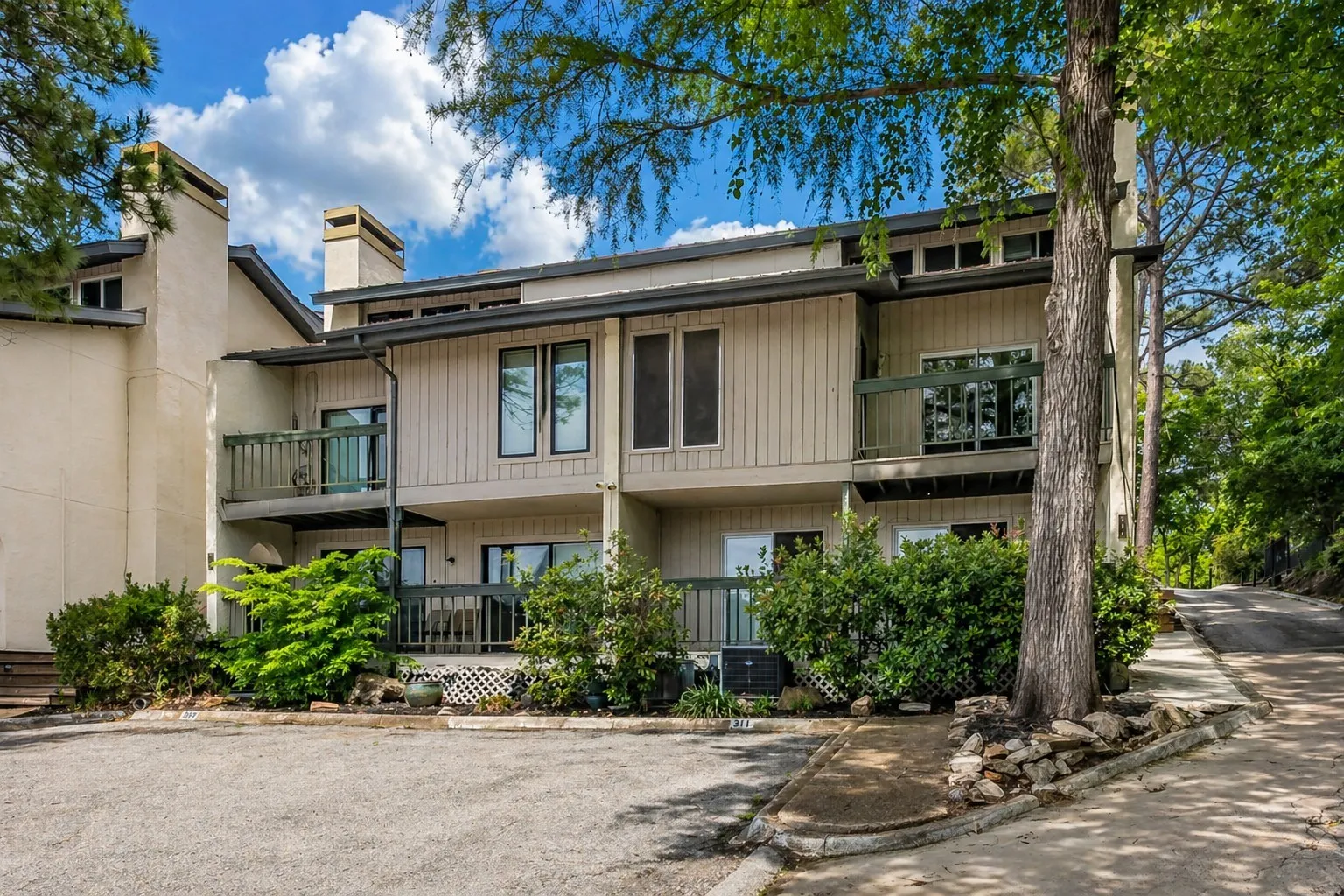 Condominium For Sale in Tarrant County , 9999 Boat Club Road 311, Fort Worth, Texas 76179, 3 Bedroom, 4 Bathroom, Garage spaces, 1,460 Sqft, built in 1970, mls#21261914, Real Estate Agent in Fort Worth, Homes For Sale in Tarrant county, Homes For Sale in Fort Worth, Realtor in Fort Worth Texas, Real Estate Brokerage Independent Realty Texas, Luminita Cordes Realtor