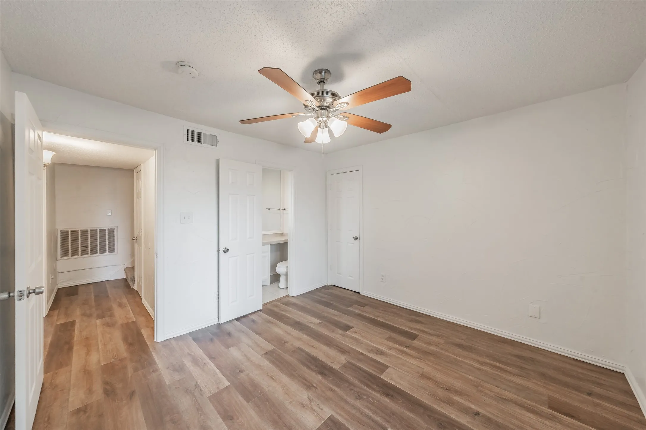 Condominium For Sale in Tarrant County , 9999 Boat Club Road 311, Fort Worth, Texas 76179, 3 Bedroom, 4 Bathroom, Garage spaces, 1,460 Sqft, built in 1970, mls#21261914, Real Estate Agent in Fort Worth, Homes For Sale in Tarrant county, Homes For Sale in Fort Worth, Realtor in Fort Worth Texas, Real Estate Brokerage Independent Realty Texas, Luminita Cordes Realtor