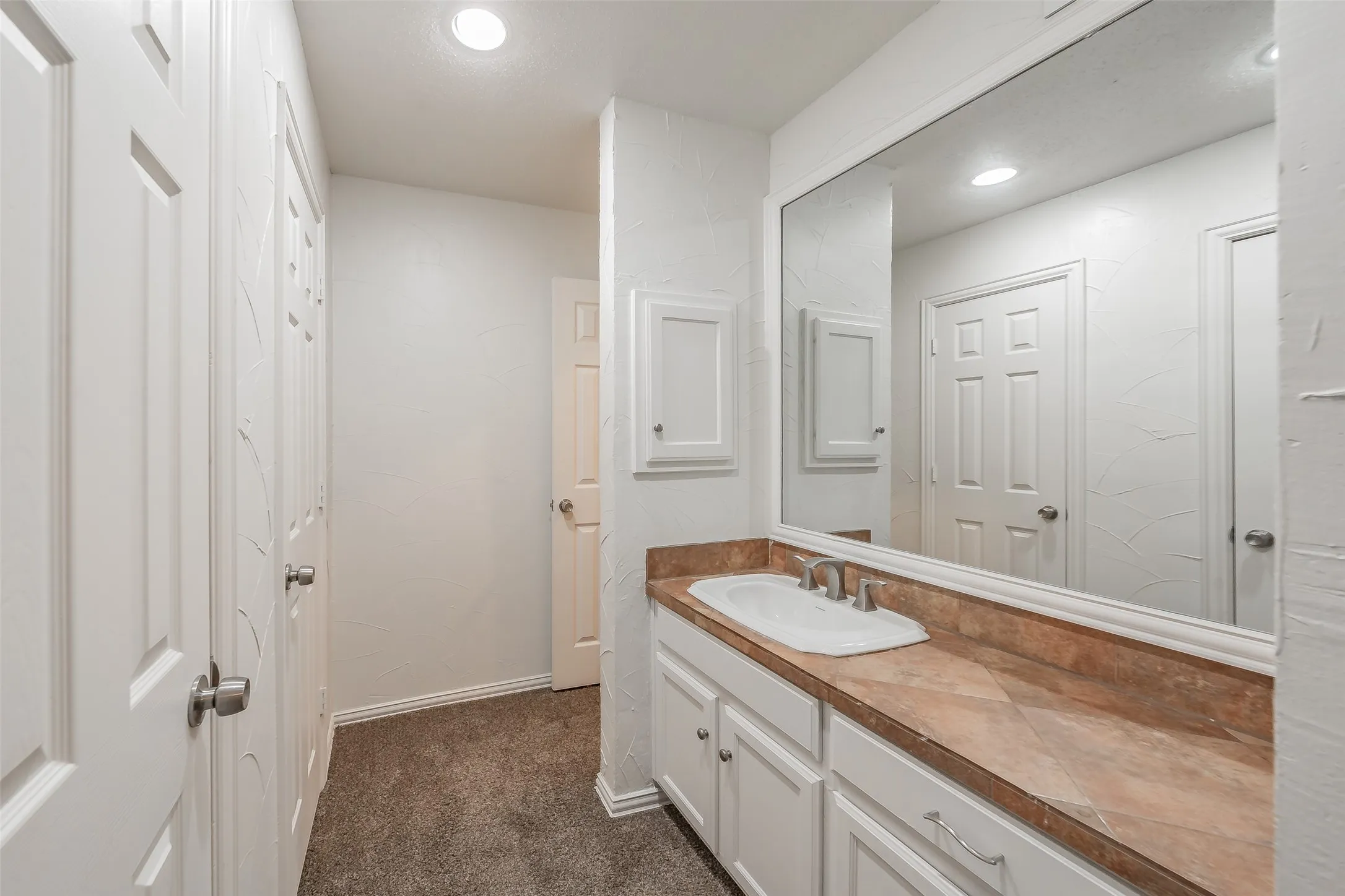 Condominium For Sale in Tarrant County , 9999 Boat Club Road 311, Fort Worth, Texas 76179, 3 Bedroom, 4 Bathroom, Garage spaces, 1,460 Sqft, built in 1970, mls#21261914, Real Estate Agent in Fort Worth, Homes For Sale in Tarrant county, Homes For Sale in Fort Worth, Realtor in Fort Worth Texas, Real Estate Brokerage Independent Realty Texas, Luminita Cordes Realtor