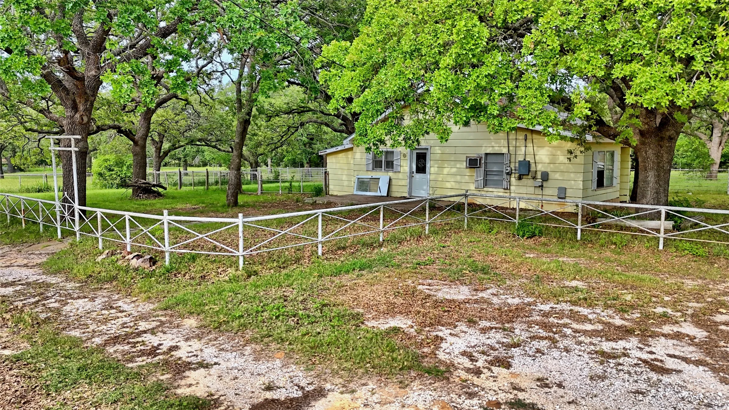 Single Family Residence For Sale in Montague County , 201 Croxton Street, Nocona, Texas 76255, 2 Bedrooms, 1 Bathroom, Garage spaces, 938 Sqft, built in 1936, Price $300,000, mls#21264299, Real Estate Agent in Nocona, Homes For Sale in Montague county, Homes For Sale in Nocona, Realtor in Nocona Texas, Real Estate Brokerage Independent Realty Texas, Luminita Cordes Realtor