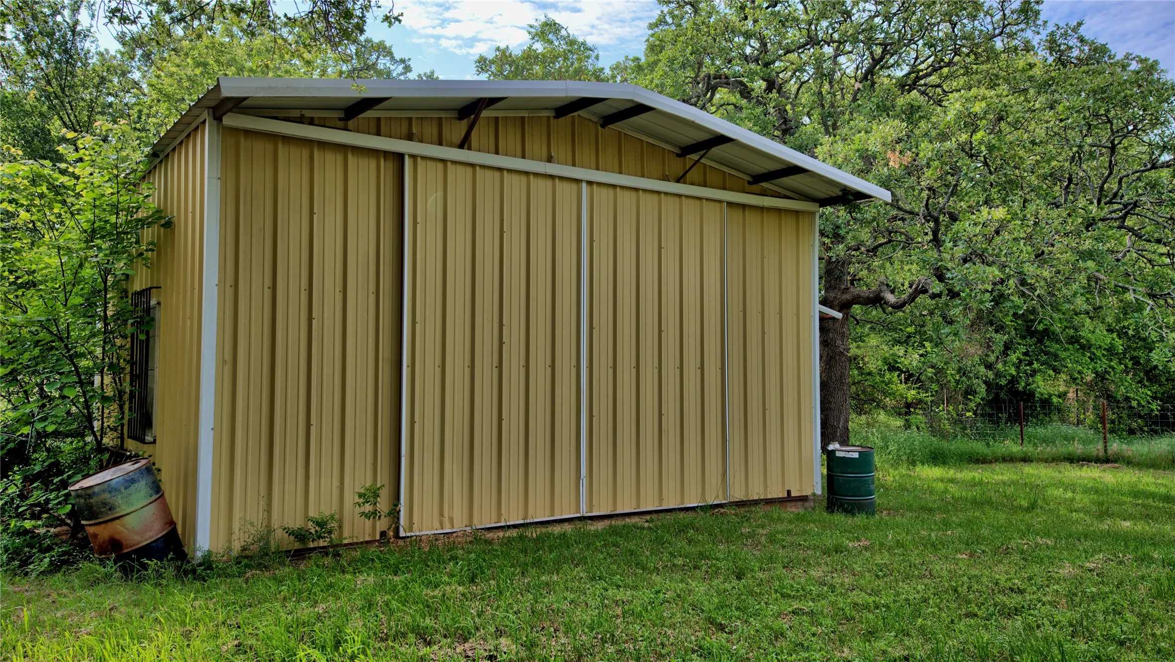 Single Family Residence For Sale in Montague County , 201 Croxton Street, Nocona, Texas 76255, 2 Bedrooms, 1 Bathroom, Garage spaces, 938 Sqft, built in 1936, Price $300,000, mls#21264299, Real Estate Agent in Nocona, Homes For Sale in Montague county, Homes For Sale in Nocona, Realtor in Nocona Texas, Real Estate Brokerage Independent Realty Texas, Luminita Cordes Realtor