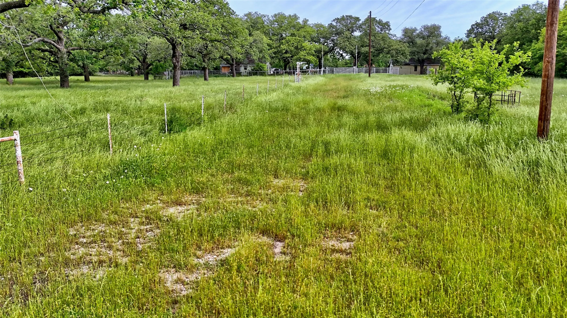 Single Family Residence For Sale in Montague County , 201 Croxton Street, Nocona, Texas 76255, 2 Bedrooms, 1 Bathroom, Garage spaces, 938 Sqft, built in 1936, Price $300,000, mls#21264299, Real Estate Agent in Nocona, Homes For Sale in Montague county, Homes For Sale in Nocona, Realtor in Nocona Texas, Real Estate Brokerage Independent Realty Texas, Luminita Cordes Realtor