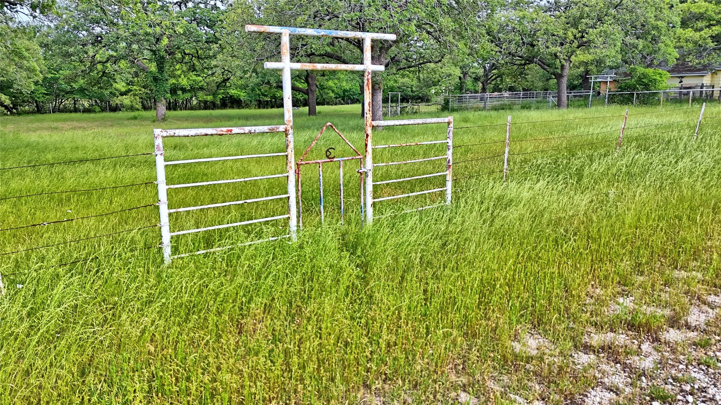Single Family Residence For Sale in Montague County , 201 Croxton Street, Nocona, Texas 76255, 2 Bedrooms, 1 Bathroom, Garage spaces, 938 Sqft, built in 1936, Price $300,000, mls#21264299, Real Estate Agent in Nocona, Homes For Sale in Montague county, Homes For Sale in Nocona, Realtor in Nocona Texas, Real Estate Brokerage Independent Realty Texas, Luminita Cordes Realtor