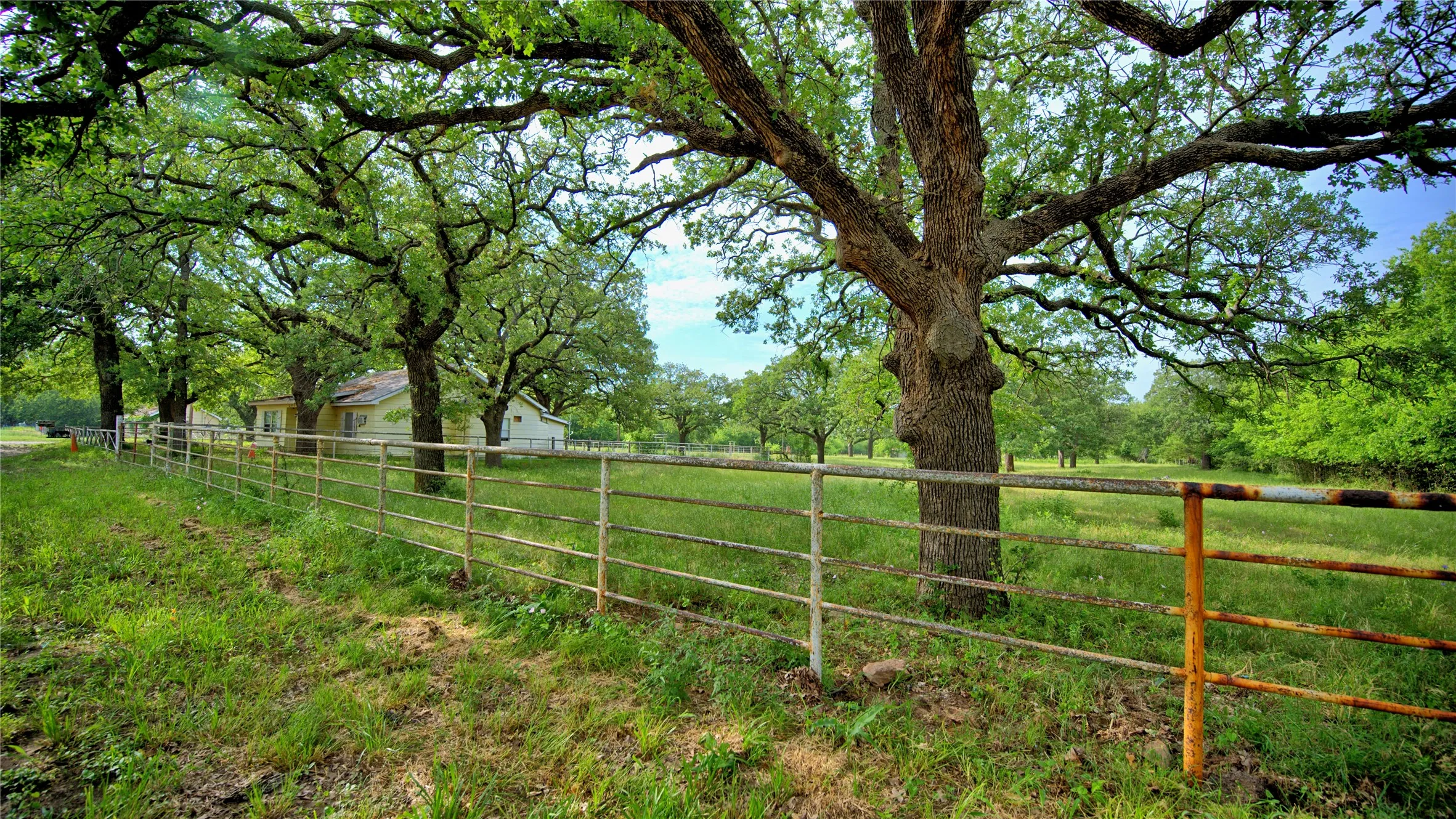 Single Family Residence For Sale in Montague County , 201 Croxton Street, Nocona, Texas 76255, 2 Bedrooms, 1 Bathroom, Garage spaces, 938 Sqft, built in 1936, Price $300,000, mls#21264299, Real Estate Agent in Nocona, Homes For Sale in Montague county, Homes For Sale in Nocona, Realtor in Nocona Texas, Real Estate Brokerage Independent Realty Texas, Luminita Cordes Realtor