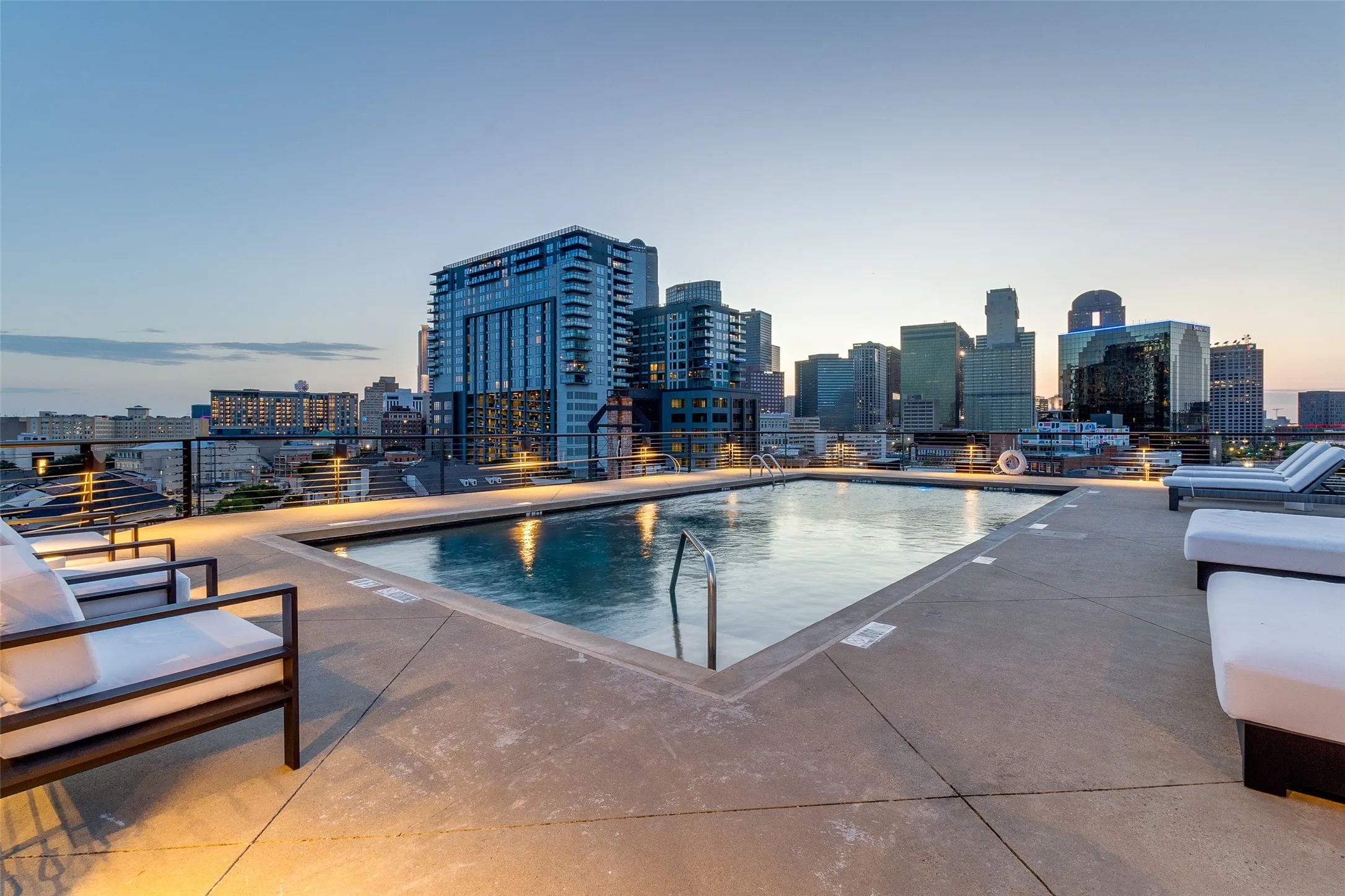 Condominium For Sale in Dallas County , 2220 Canton Street 401, Dallas, Texas 75201, 2 Bedroom, 3 Bathroom, 2 Garage spaces, 2,729 Sqft, built in 1925, mls#21264116, Real Estate Agent in Dallas, Homes For Sale in Dallas county, Homes For Sale in Dallas, Realtor in Dallas Texas, Real Estate Brokerage Independent Realty Texas, Luminita Cordes Realtor