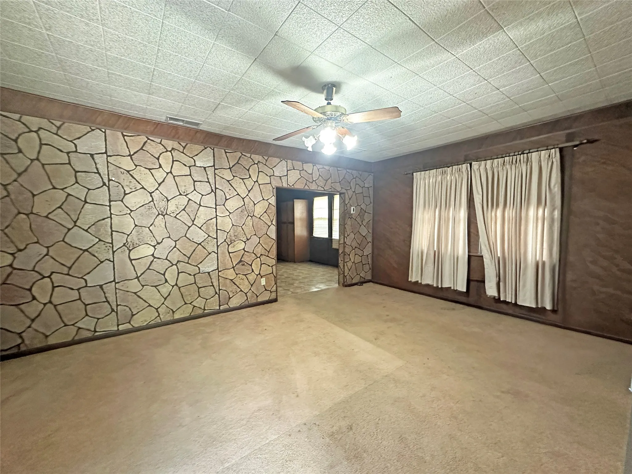 Single Family Residence For Sale in Dallas County , 1001 Grandview Avenue, Dallas, Texas 75223, 3 Bedroom, 2 Bathroom, Garage spaces, 1,662 Sqft, built in 1940, mls#21262259, Real Estate Agent in Dallas, Homes For Sale in Dallas county, Homes For Sale in Dallas, Realtor in Dallas Texas, Real Estate Brokerage Independent Realty Texas, Luminita Cordes Realtor
