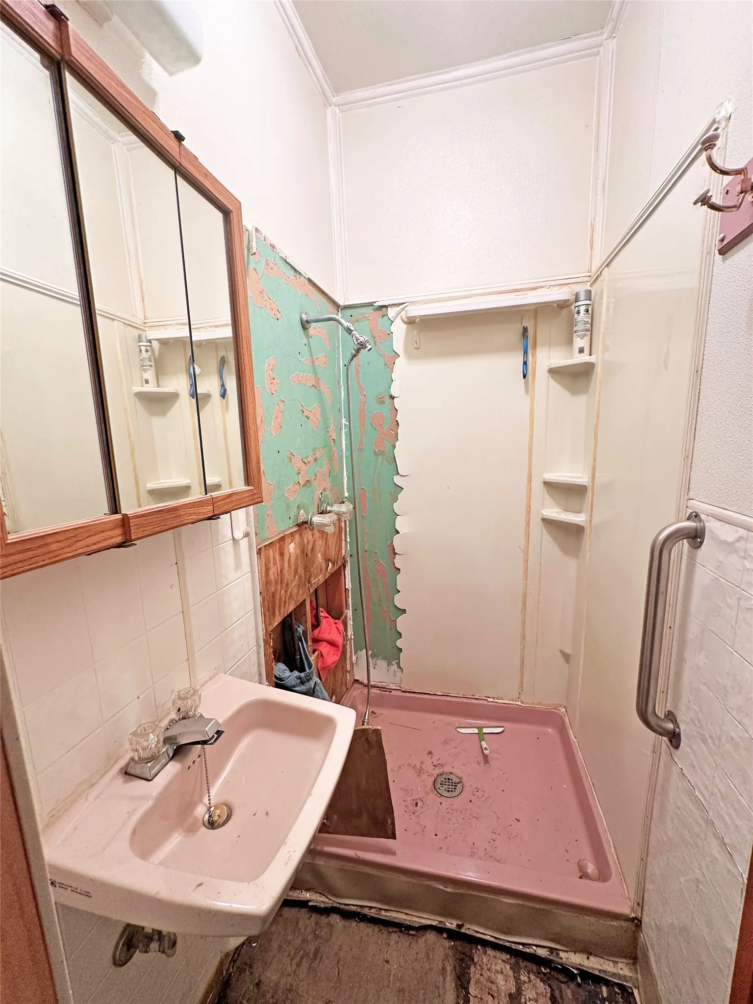 Single Family Residence For Sale in Dallas County , 1001 Grandview Avenue, Dallas, Texas 75223, 3 Bedroom, 2 Bathroom, Garage spaces, 1,662 Sqft, built in 1940, mls#21262259, Real Estate Agent in Dallas, Homes For Sale in Dallas county, Homes For Sale in Dallas, Realtor in Dallas Texas, Real Estate Brokerage Independent Realty Texas, Luminita Cordes Realtor