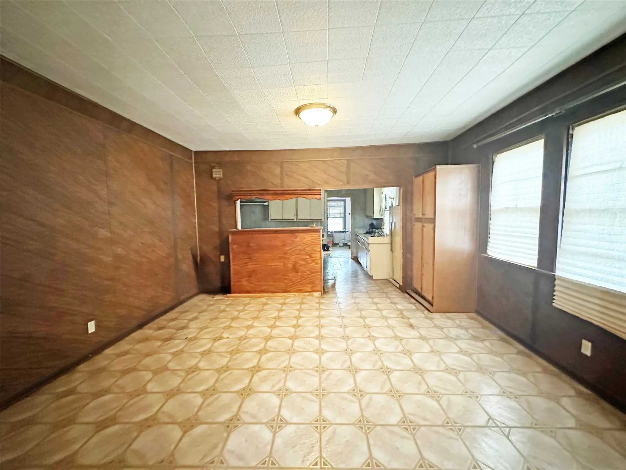 Single Family Residence For Sale in Dallas County , 1001 Grandview Avenue, Dallas, Texas 75223, 3 Bedroom, 2 Bathroom, Garage spaces, 1,662 Sqft, built in 1940, mls#21262259, Real Estate Agent in Dallas, Homes For Sale in Dallas county, Homes For Sale in Dallas, Realtor in Dallas Texas, Real Estate Brokerage Independent Realty Texas, Luminita Cordes Realtor