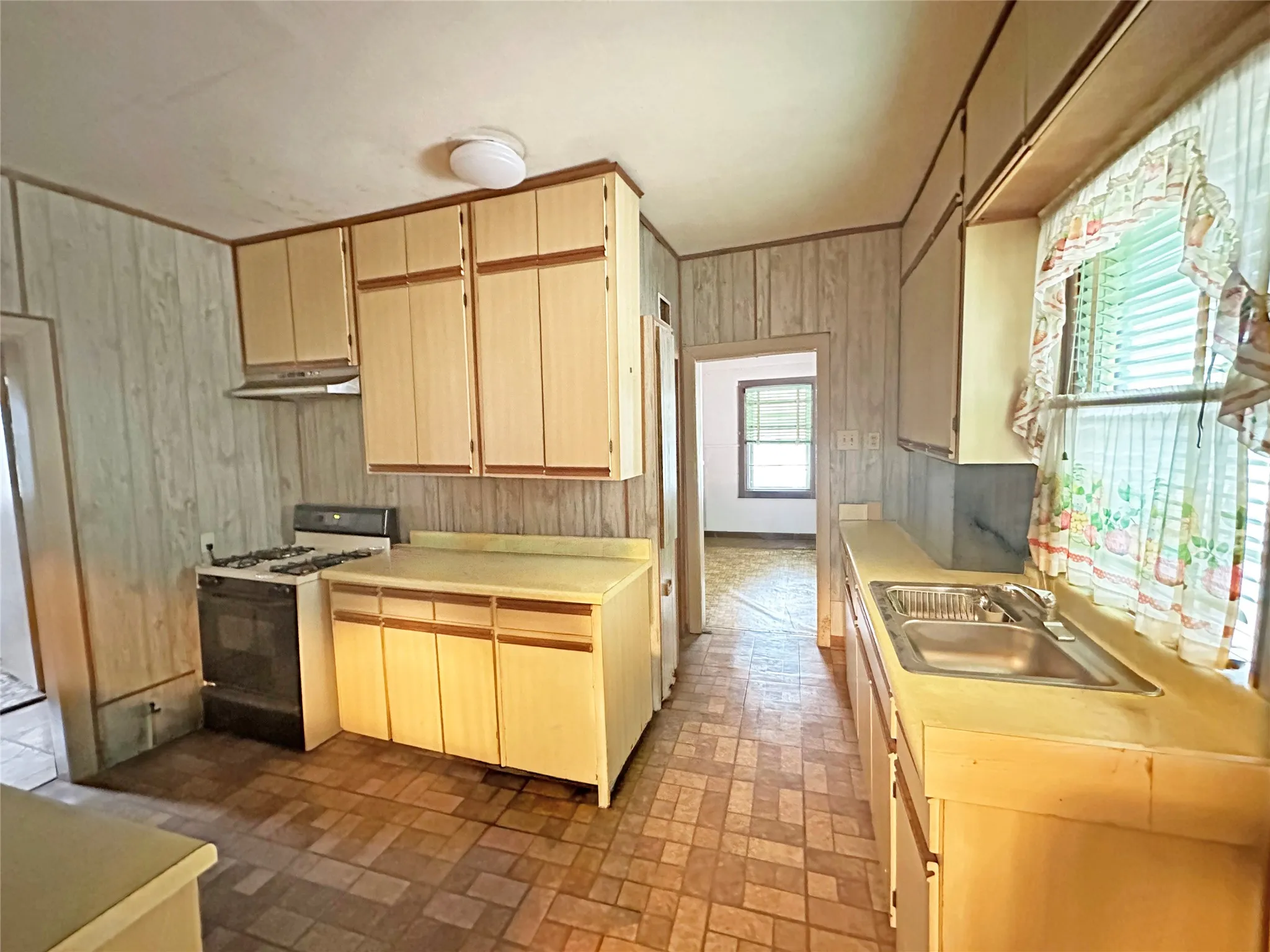 Single Family Residence For Sale in Dallas County , 1001 Grandview Avenue, Dallas, Texas 75223, 3 Bedroom, 2 Bathroom, Garage spaces, 1,662 Sqft, built in 1940, mls#21262259, Real Estate Agent in Dallas, Homes For Sale in Dallas county, Homes For Sale in Dallas, Realtor in Dallas Texas, Real Estate Brokerage Independent Realty Texas, Luminita Cordes Realtor