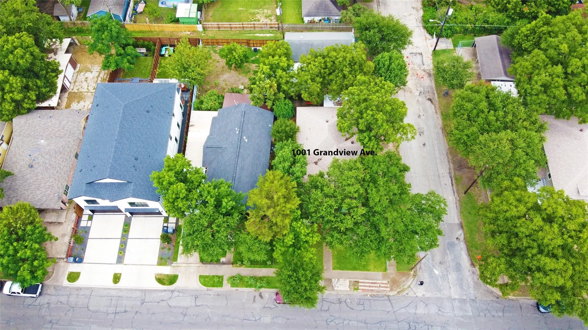 Single Family Residence For Sale in Dallas County , 1001 Grandview Avenue, Dallas, Texas 75223, 3 Bedroom, 2 Bathroom, Garage spaces, 1,662 Sqft, built in 1940, mls#21262259, Real Estate Agent in Dallas, Homes For Sale in Dallas county, Homes For Sale in Dallas, Realtor in Dallas Texas, Real Estate Brokerage Independent Realty Texas, Luminita Cordes Realtor