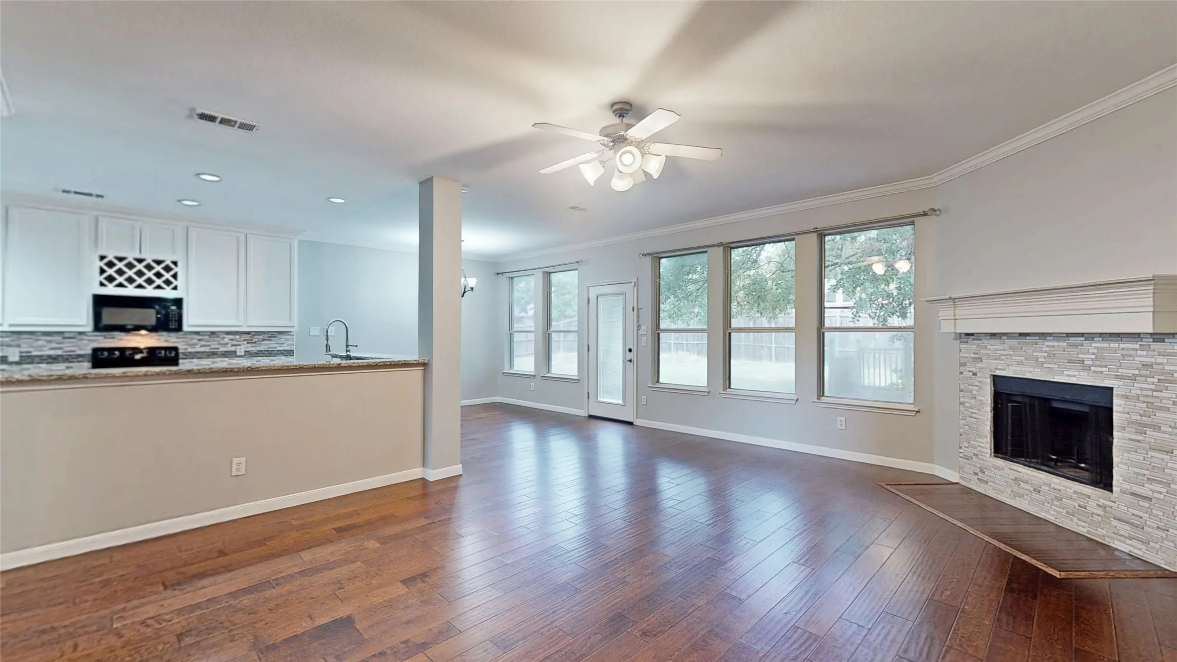 Single Family Residence For Sale in Denton County , 4107 Pine Glen Road, Corinth, Texas 76208, 5 Bedroom, 4 Bathroom, 2 Garage spaces, 4,261 Sqft, built in 2003, mls#21262790, Real Estate Agent in Corinth, Homes For Sale in Denton county, Homes For Sale in Corinth, Realtor in Corinth Texas, Real Estate Brokerage Independent Realty Texas, Luminita Cordes Realtor