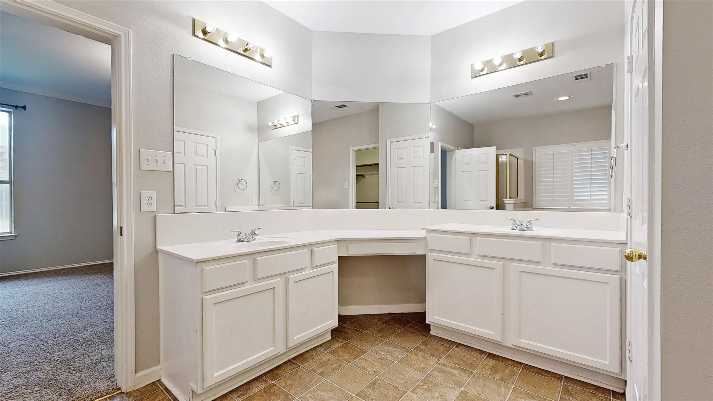 Single Family Residence For Sale in Denton County , 4107 Pine Glen Road, Corinth, Texas 76208, 5 Bedroom, 4 Bathroom, 2 Garage spaces, 4,261 Sqft, built in 2003, mls#21262790, Real Estate Agent in Corinth, Homes For Sale in Denton county, Homes For Sale in Corinth, Realtor in Corinth Texas, Real Estate Brokerage Independent Realty Texas, Luminita Cordes Realtor