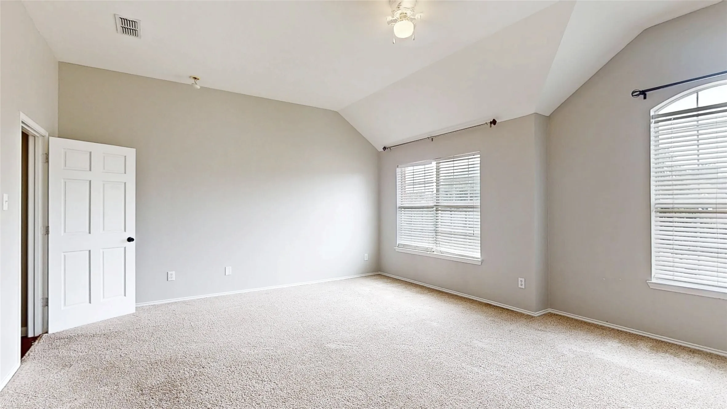 Single Family Residence For Sale in Denton County , 4107 Pine Glen Road, Corinth, Texas 76208, 5 Bedroom, 4 Bathroom, 2 Garage spaces, 4,261 Sqft, built in 2003, mls#21262790, Real Estate Agent in Corinth, Homes For Sale in Denton county, Homes For Sale in Corinth, Realtor in Corinth Texas, Real Estate Brokerage Independent Realty Texas, Luminita Cordes Realtor