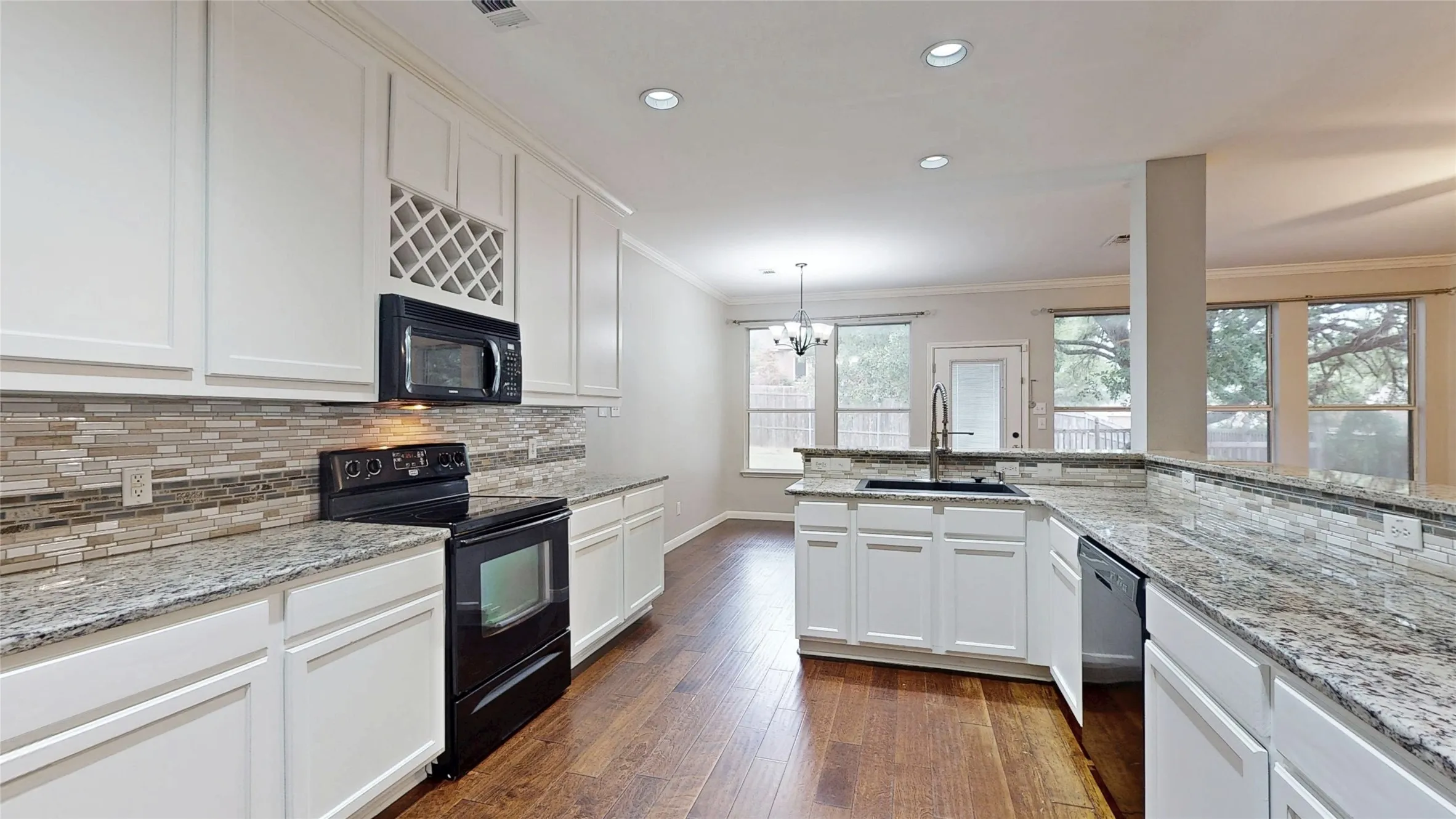Single Family Residence For Sale in Denton County , 4107 Pine Glen Road, Corinth, Texas 76208, 5 Bedroom, 4 Bathroom, 2 Garage spaces, 4,261 Sqft, built in 2003, mls#21262790, Real Estate Agent in Corinth, Homes For Sale in Denton county, Homes For Sale in Corinth, Realtor in Corinth Texas, Real Estate Brokerage Independent Realty Texas, Luminita Cordes Realtor