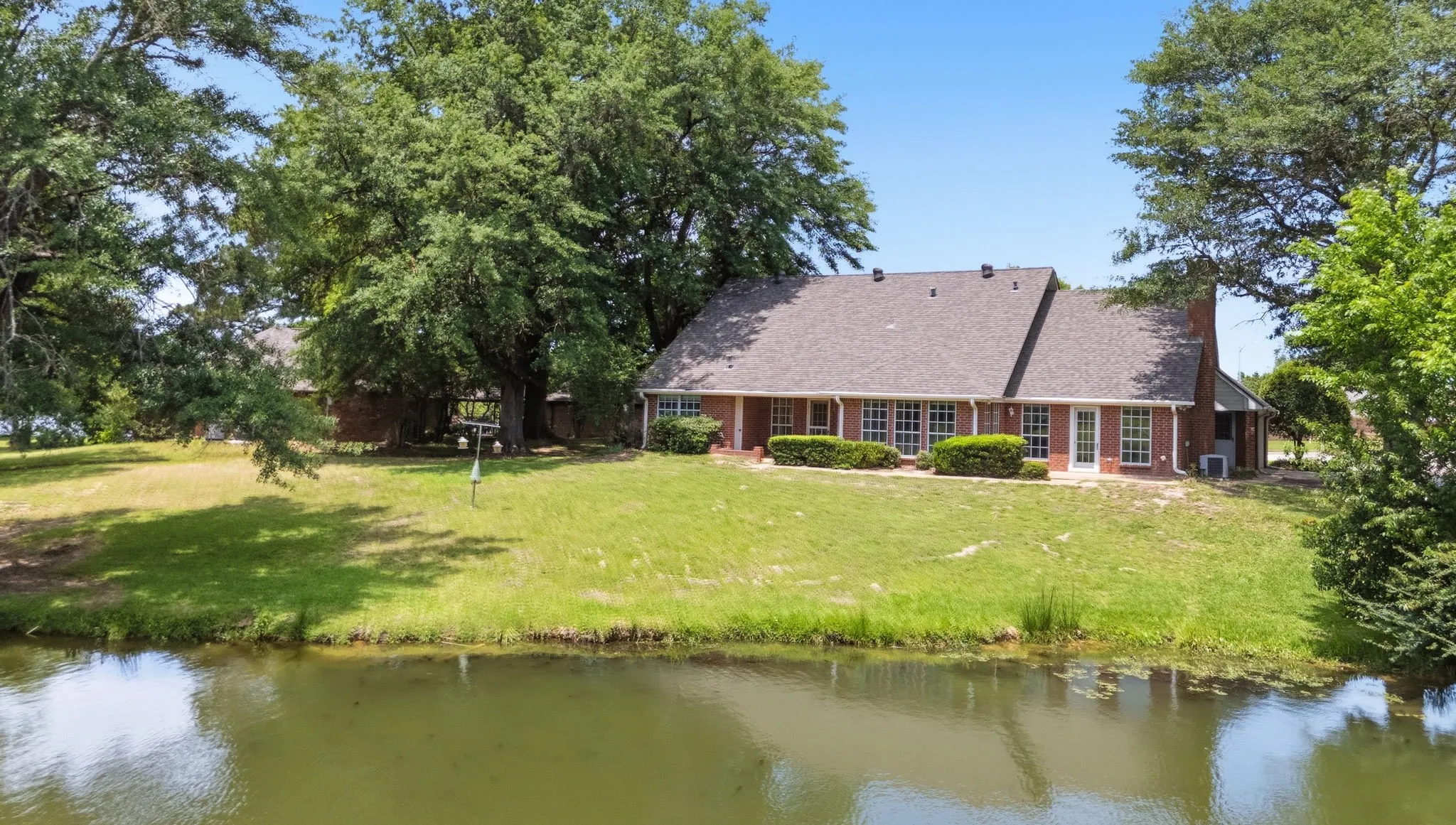 Single Family Residence For Sale in Wood County , 241 Lakeside Place, Mineola, Texas 75773, 3 Bedroom, 3 Bathroom, 2 Garage spaces, 2,383 Sqft, built in 1992, mls#21263505, Real Estate Agent in Mineola, Homes For Sale in Wood county, Homes For Sale in Mineola, Realtor in Mineola Texas, Real Estate Brokerage Independent Realty Texas, Luminita Cordes Realtor