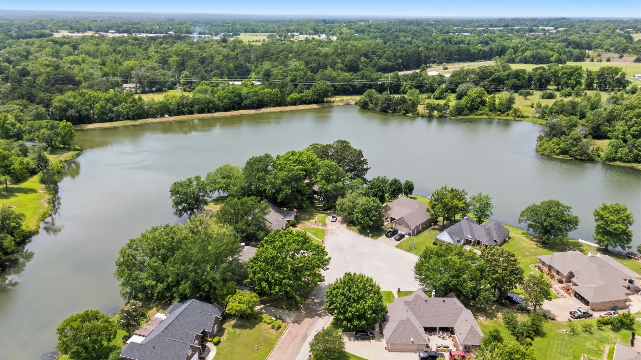 Single Family Residence For Sale in Wood County , 241 Lakeside Place, Mineola, Texas 75773, 3 Bedroom, 3 Bathroom, 2 Garage spaces, 2,383 Sqft, built in 1992, mls#21263505, Real Estate Agent in Mineola, Homes For Sale in Wood county, Homes For Sale in Mineola, Realtor in Mineola Texas, Real Estate Brokerage Independent Realty Texas, Luminita Cordes Realtor