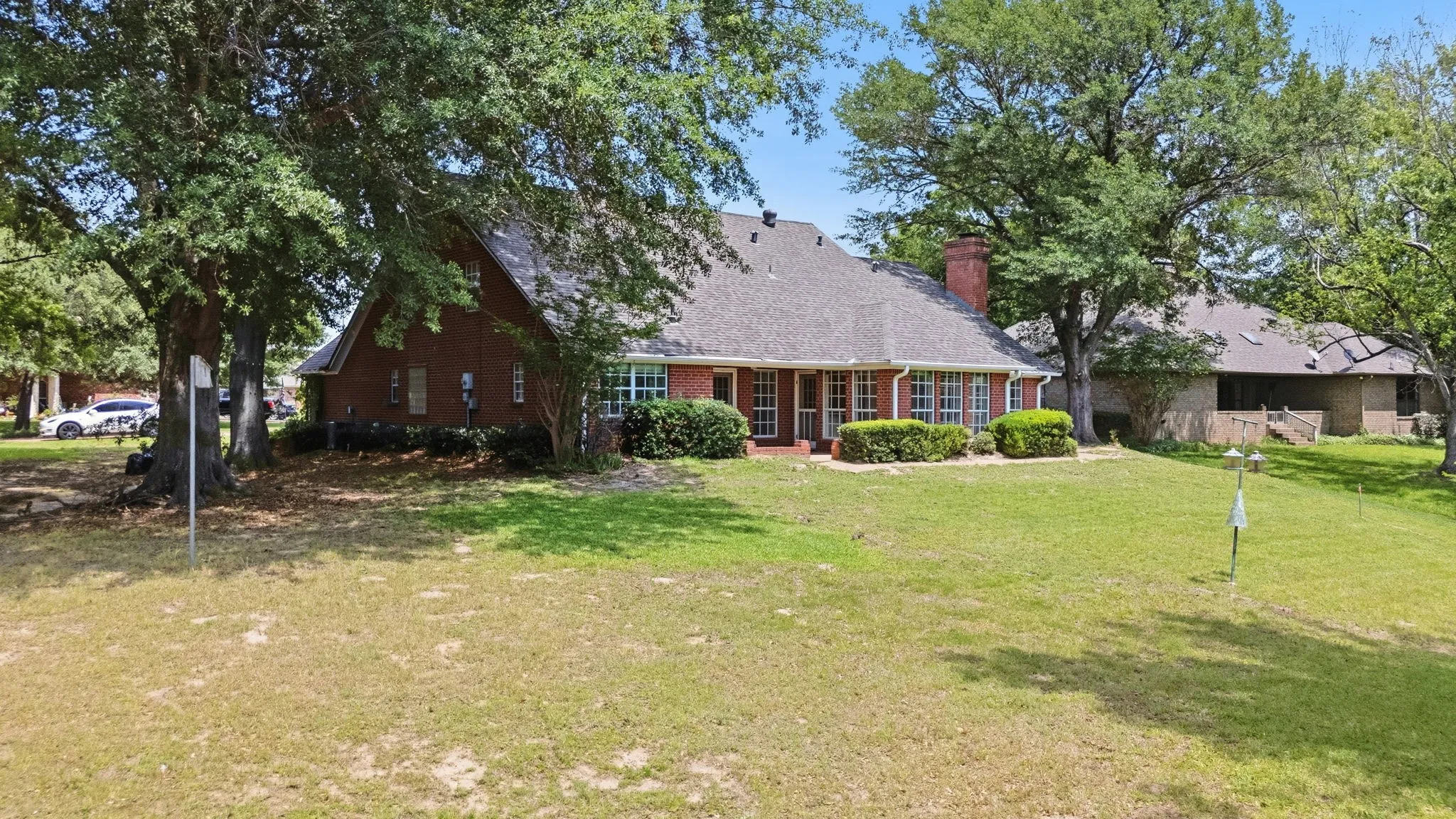 Single Family Residence For Sale in Wood County , 241 Lakeside Place, Mineola, Texas 75773, 3 Bedroom, 3 Bathroom, 2 Garage spaces, 2,383 Sqft, built in 1992, mls#21263505, Real Estate Agent in Mineola, Homes For Sale in Wood county, Homes For Sale in Mineola, Realtor in Mineola Texas, Real Estate Brokerage Independent Realty Texas, Luminita Cordes Realtor