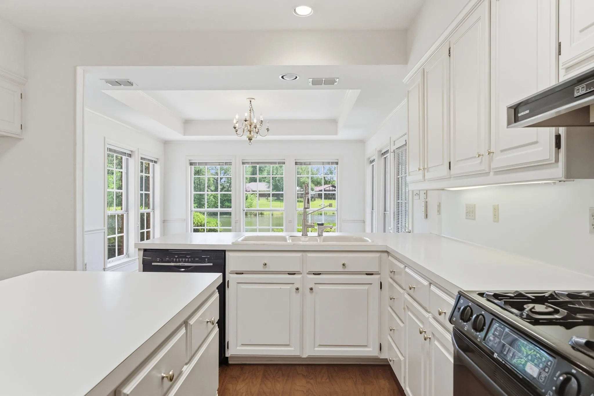Single Family Residence For Sale in Wood County , 241 Lakeside Place, Mineola, Texas 75773, 3 Bedroom, 3 Bathroom, 2 Garage spaces, 2,383 Sqft, built in 1992, mls#21263505, Real Estate Agent in Mineola, Homes For Sale in Wood county, Homes For Sale in Mineola, Realtor in Mineola Texas, Real Estate Brokerage Independent Realty Texas, Luminita Cordes Realtor