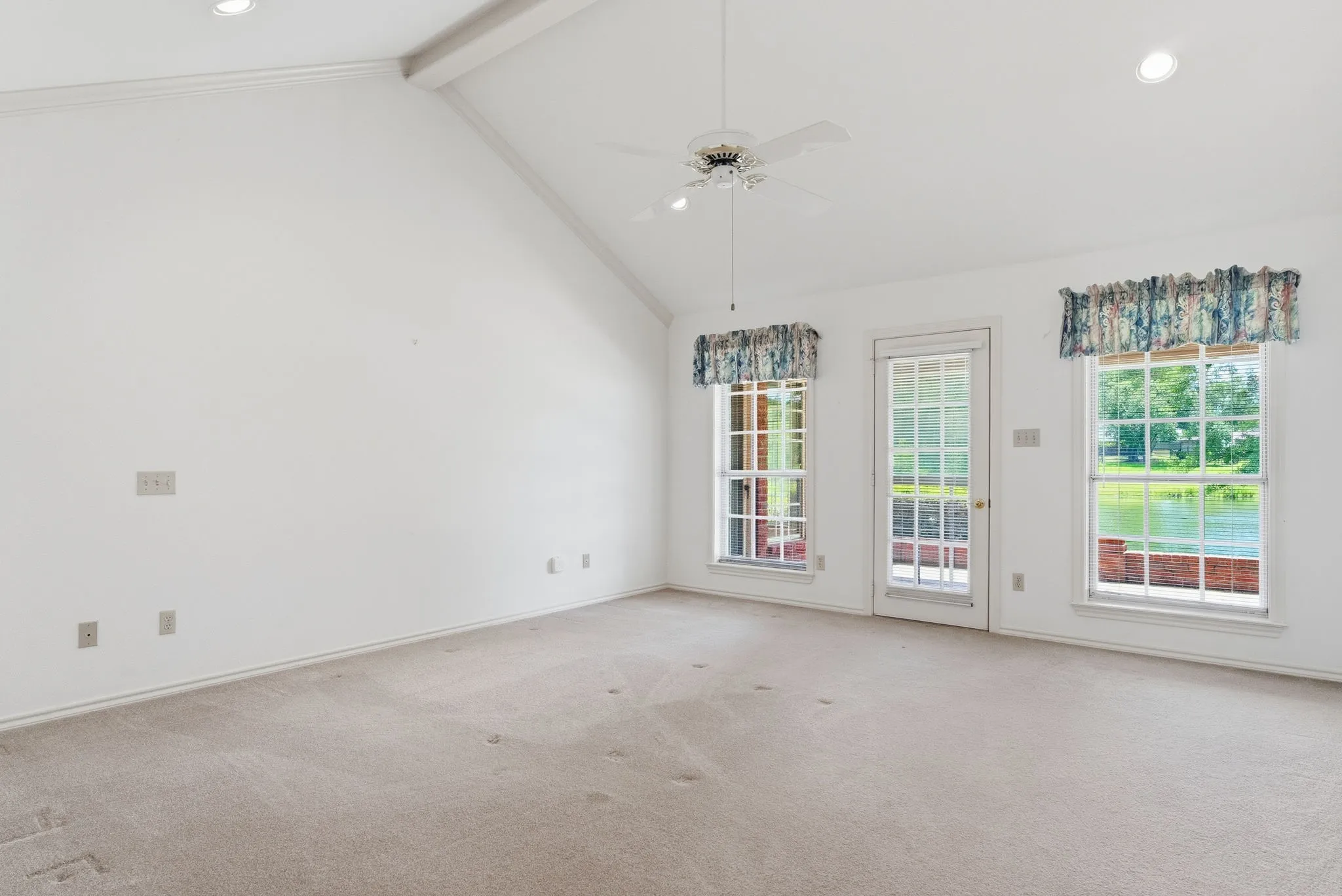 Single Family Residence For Sale in Wood County , 241 Lakeside Place, Mineola, Texas 75773, 3 Bedroom, 3 Bathroom, 2 Garage spaces, 2,383 Sqft, built in 1992, mls#21263505, Real Estate Agent in Mineola, Homes For Sale in Wood county, Homes For Sale in Mineola, Realtor in Mineola Texas, Real Estate Brokerage Independent Realty Texas, Luminita Cordes Realtor