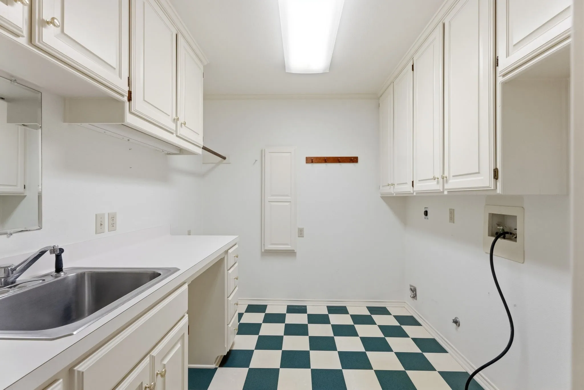 Single Family Residence For Sale in Wood County , 241 Lakeside Place, Mineola, Texas 75773, 3 Bedroom, 3 Bathroom, 2 Garage spaces, 2,383 Sqft, built in 1992, mls#21263505, Real Estate Agent in Mineola, Homes For Sale in Wood county, Homes For Sale in Mineola, Realtor in Mineola Texas, Real Estate Brokerage Independent Realty Texas, Luminita Cordes Realtor